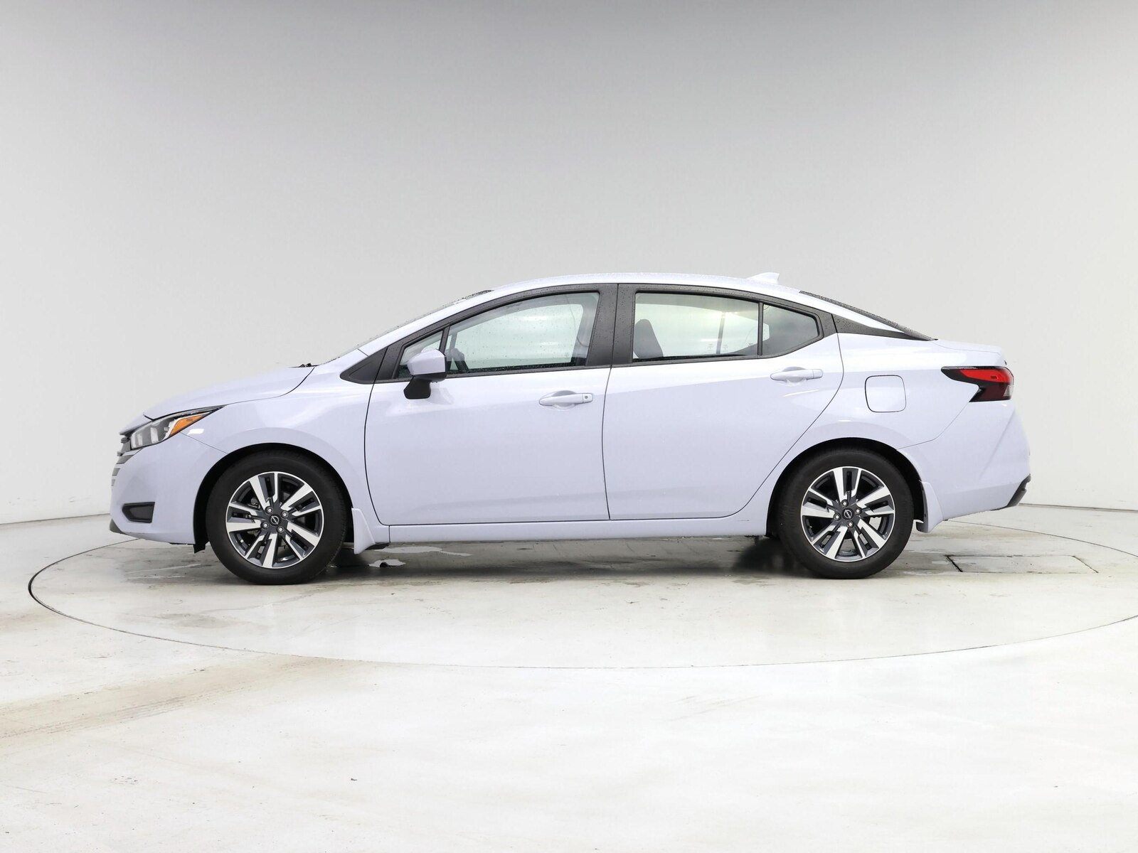 2023 Nissan Versa Sedan SV - Photo 4