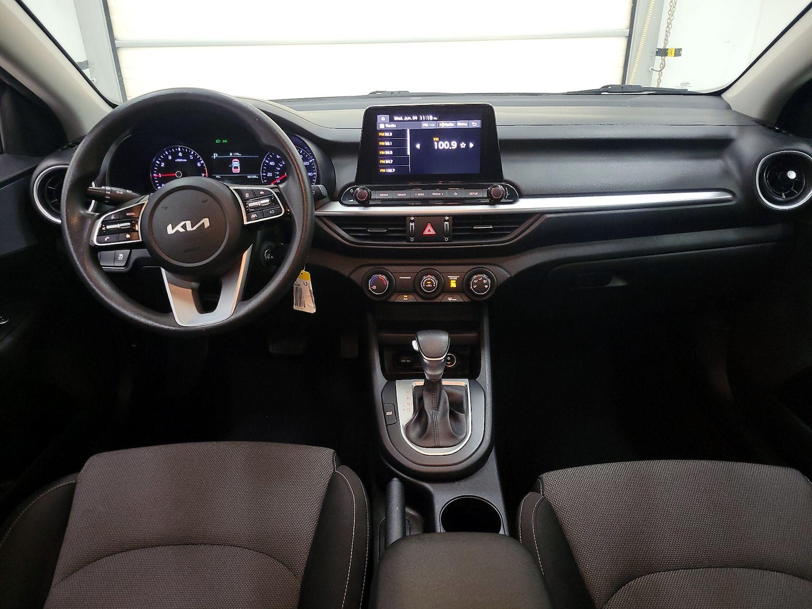 2023 Kia Forte LXS - Photo 10
