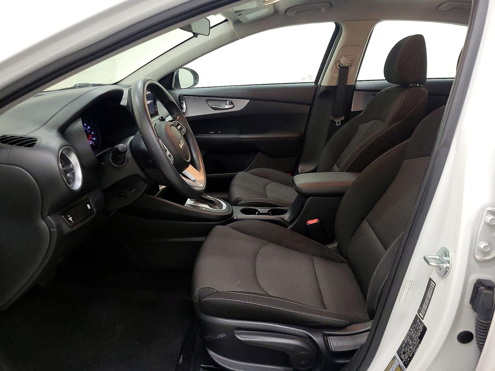 2023 Kia Forte LXS - Photo 12