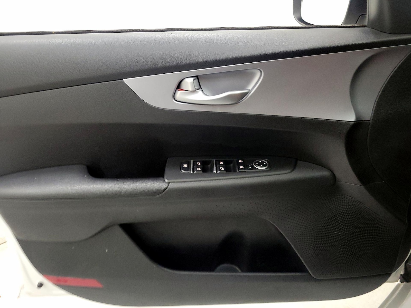 2023 Kia Forte LXS - Photo 13