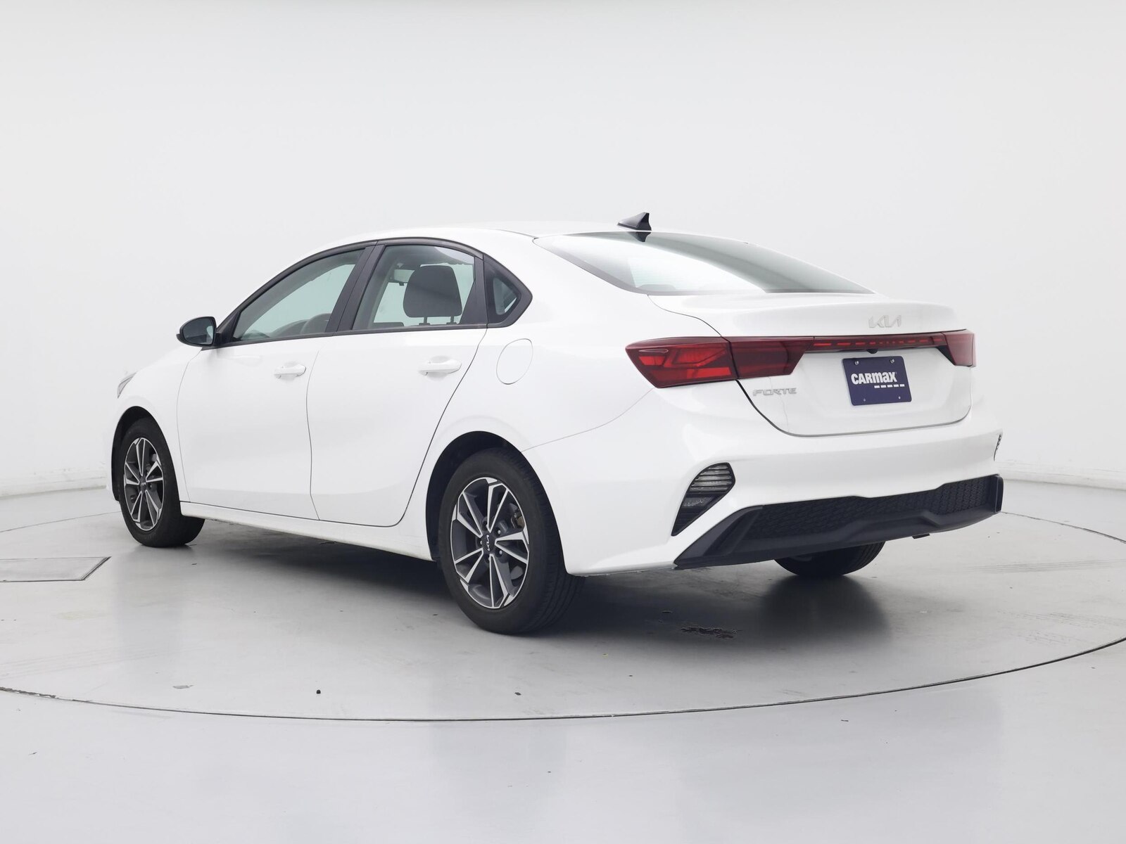 2023 Kia Forte LXS - Photo 3