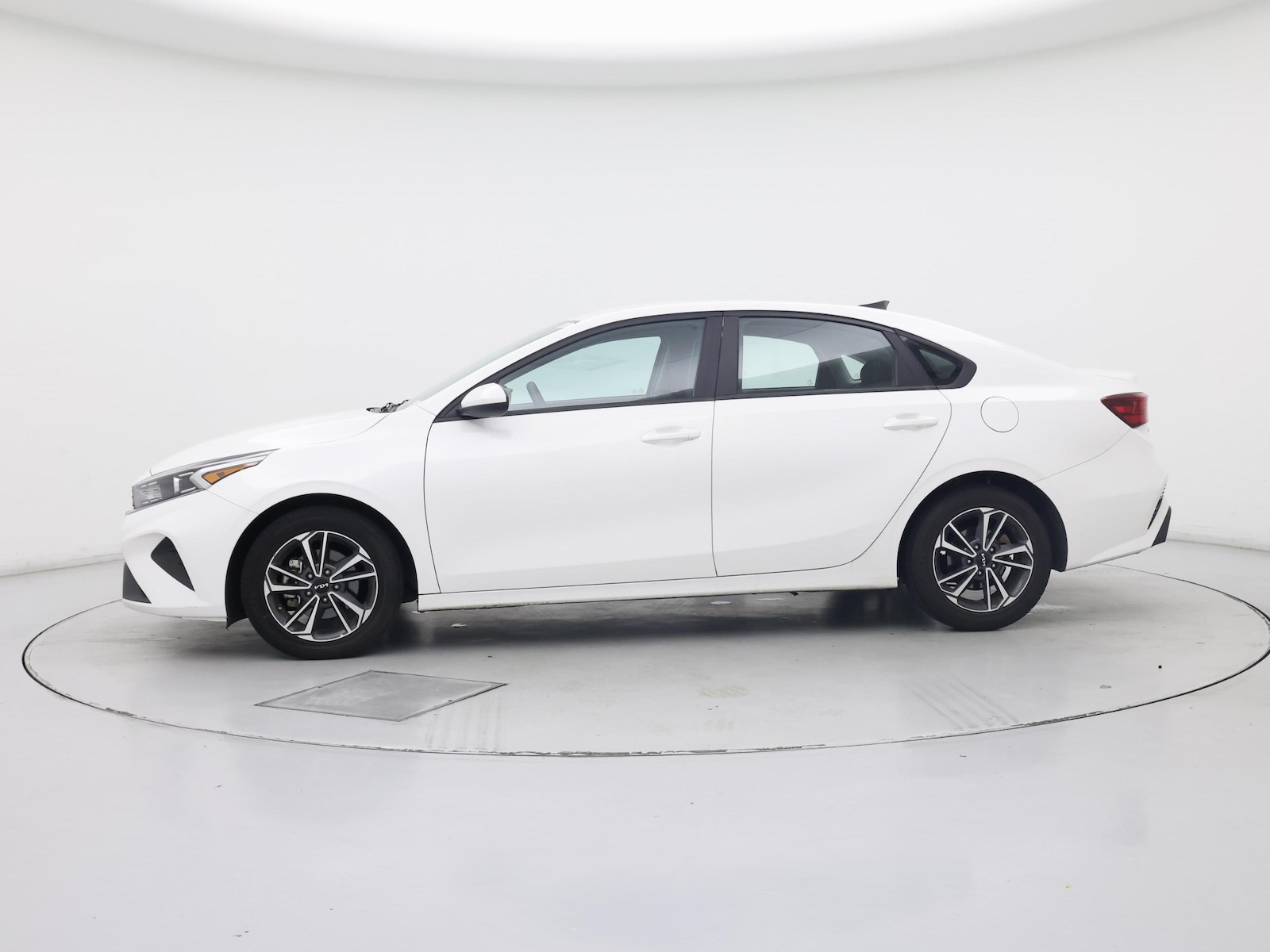2023 Kia Forte LXS - Photo 4