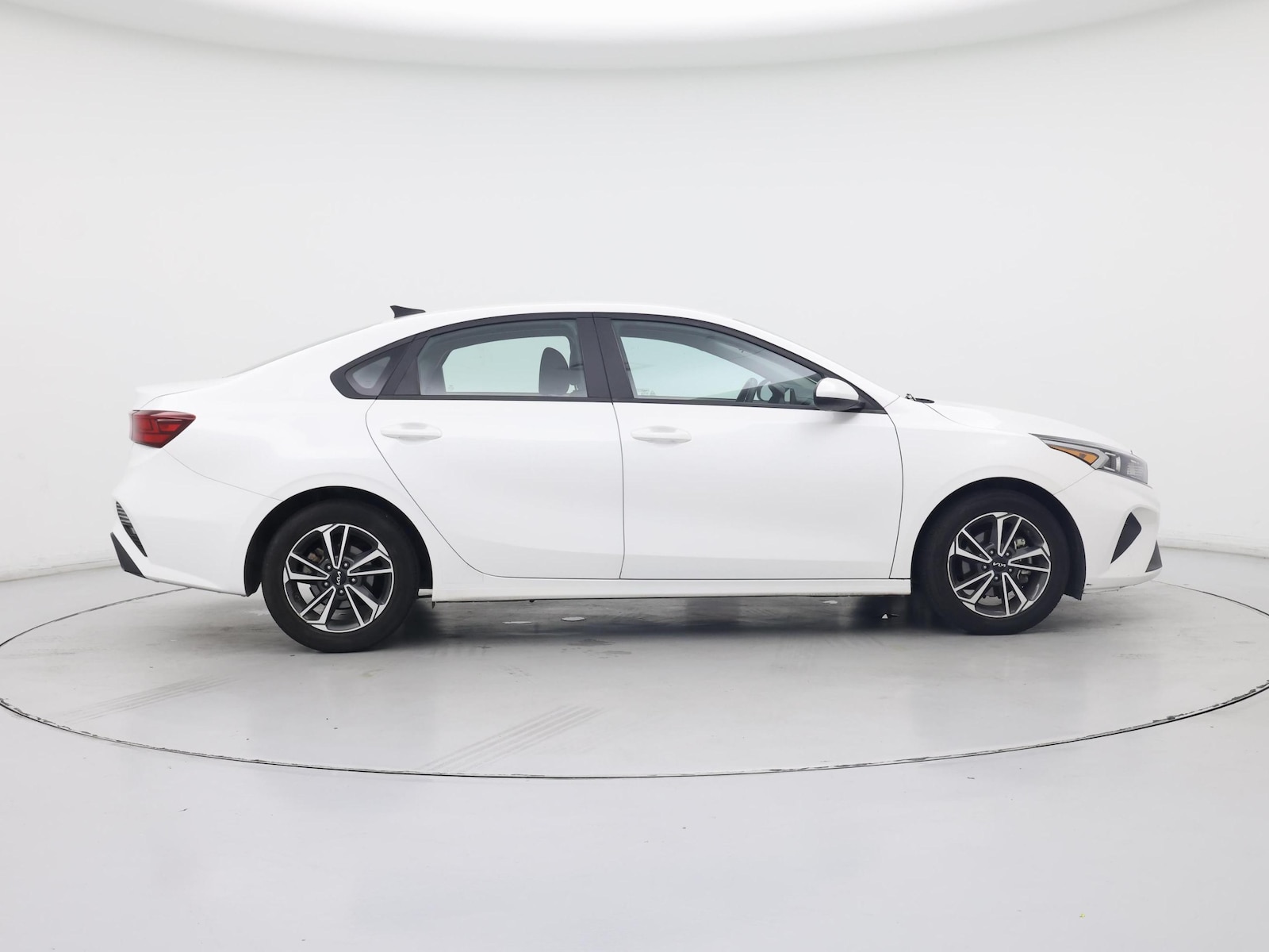 2023 Kia Forte LXS - Photo 8