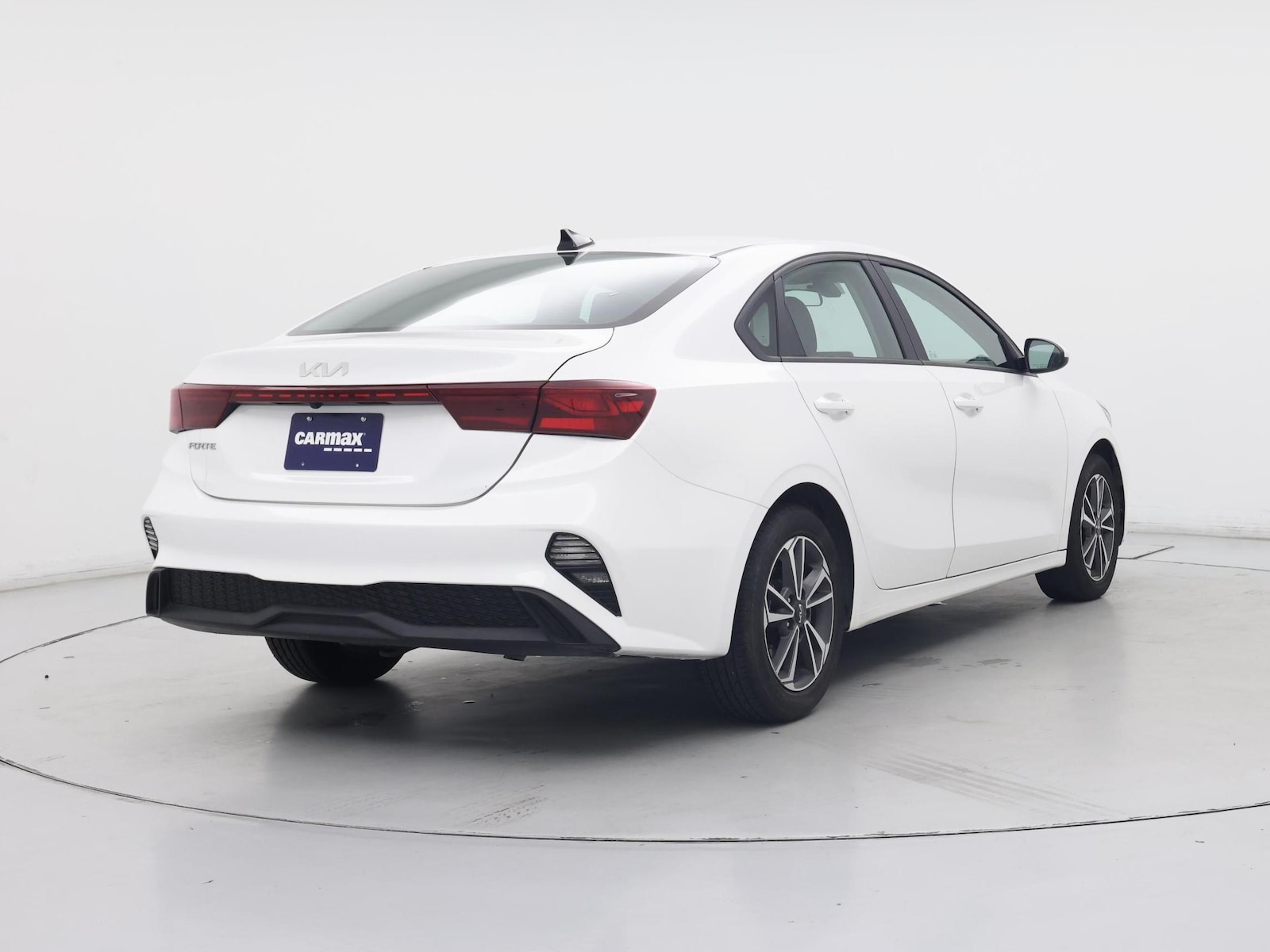 2023 Kia Forte LXS - Photo 9