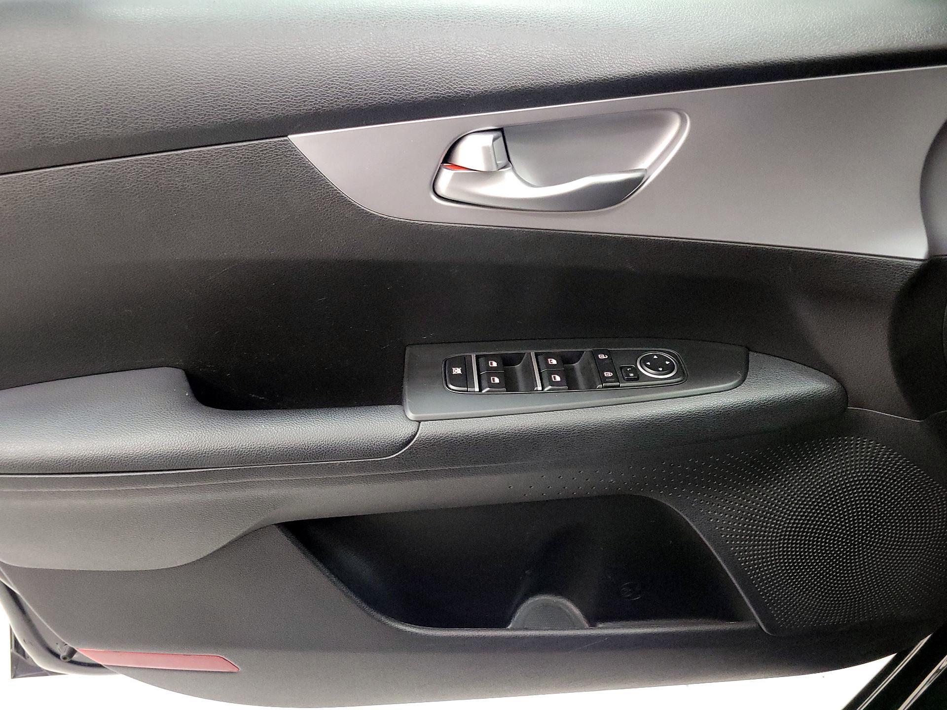 Thumbnail: 2023 Kia Forte - 12
