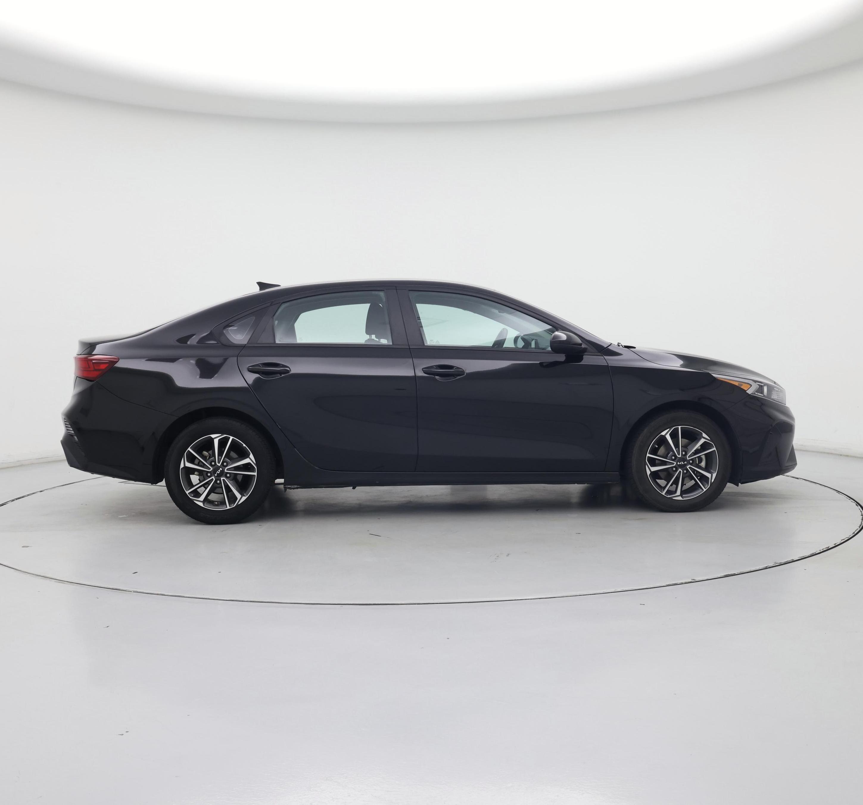 Thumbnail: 2023 Kia Forte - 7