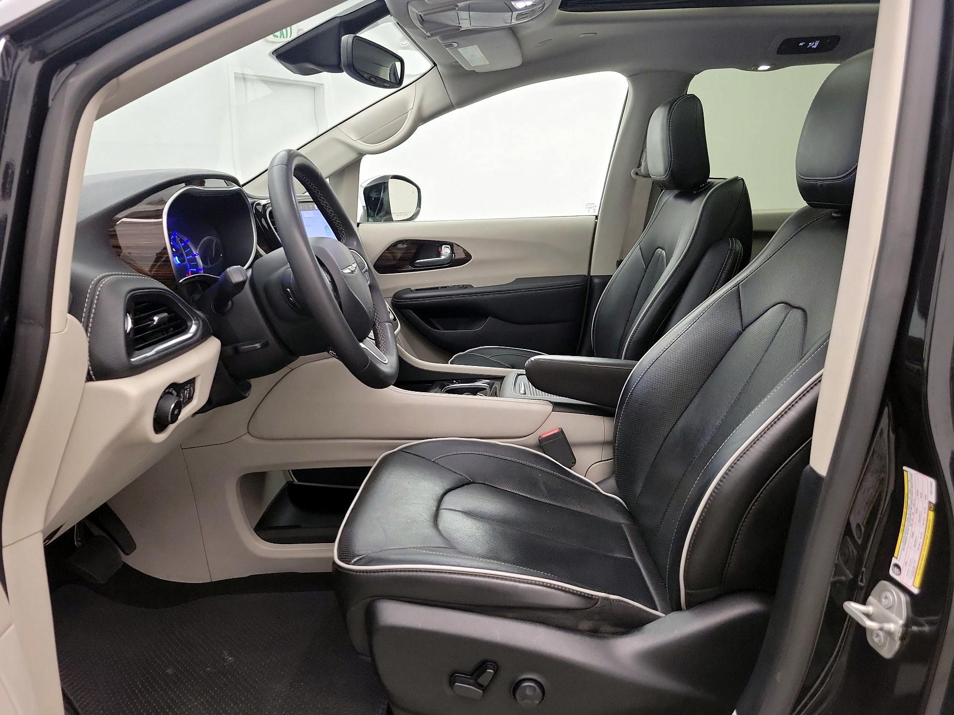 Thumbnail: 2023 Chrysler Pacifica - 11