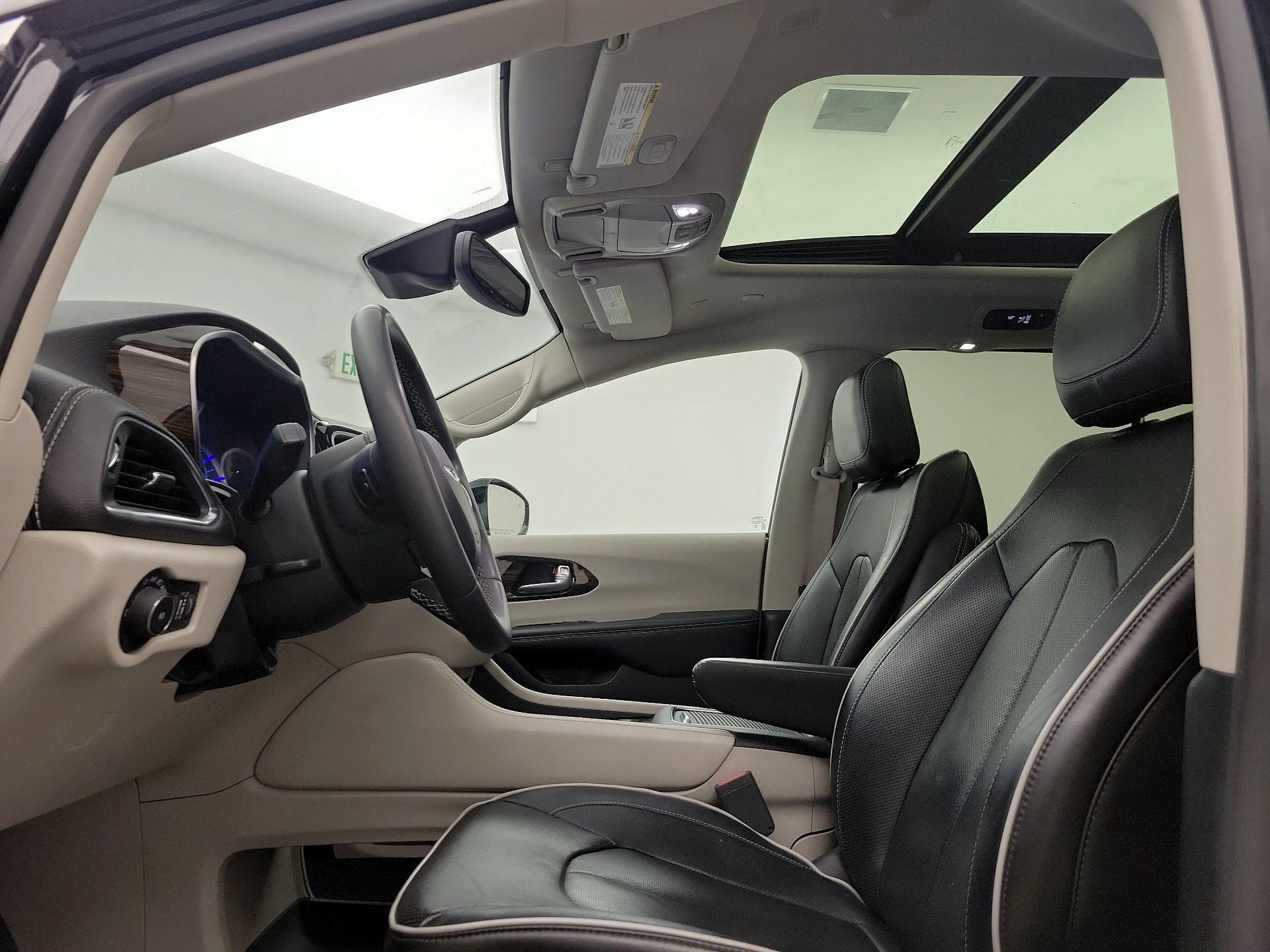 Thumbnail: 2023 Chrysler Pacifica - 20