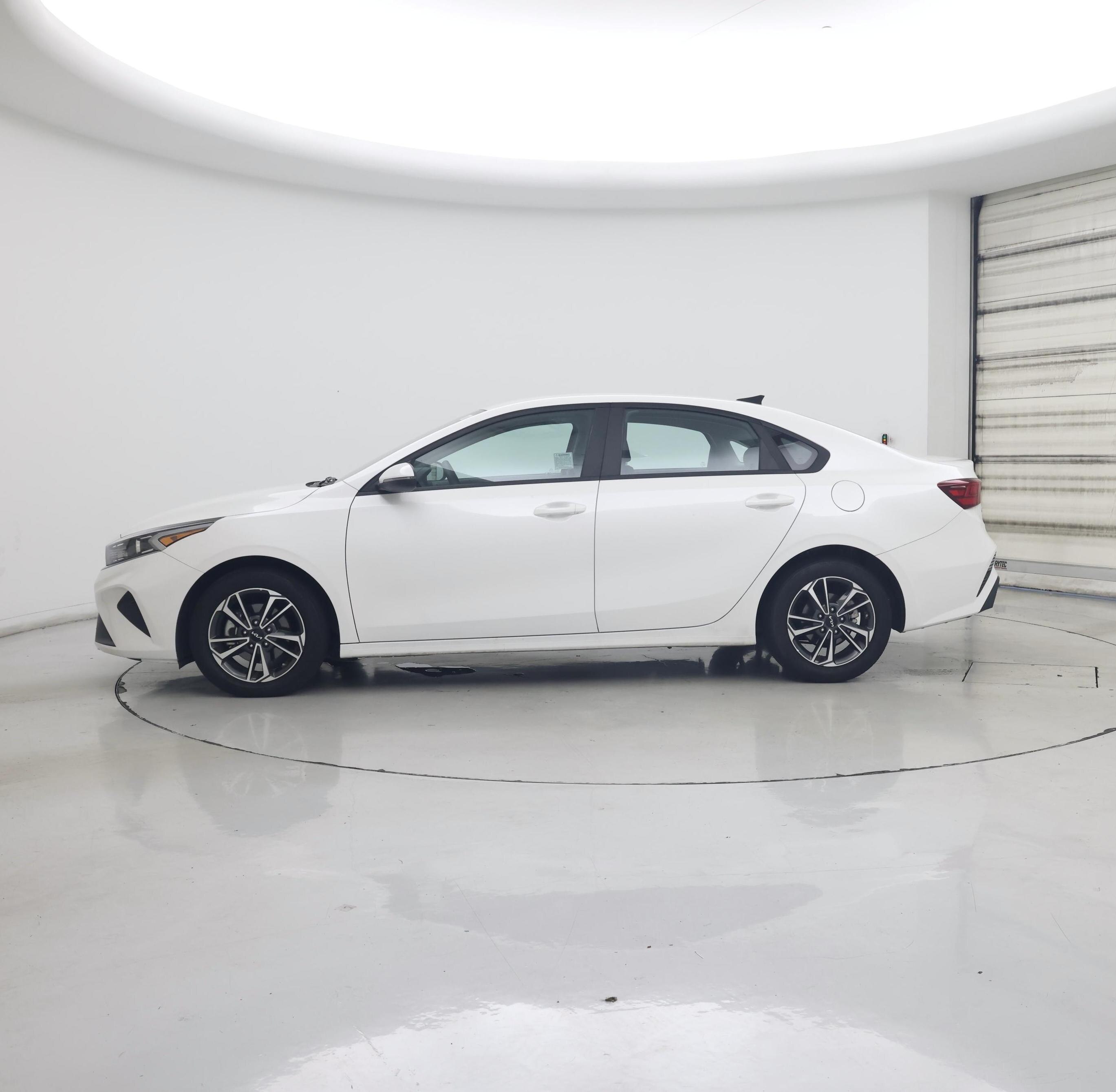 Thumbnail: 2023 Kia Forte - 3