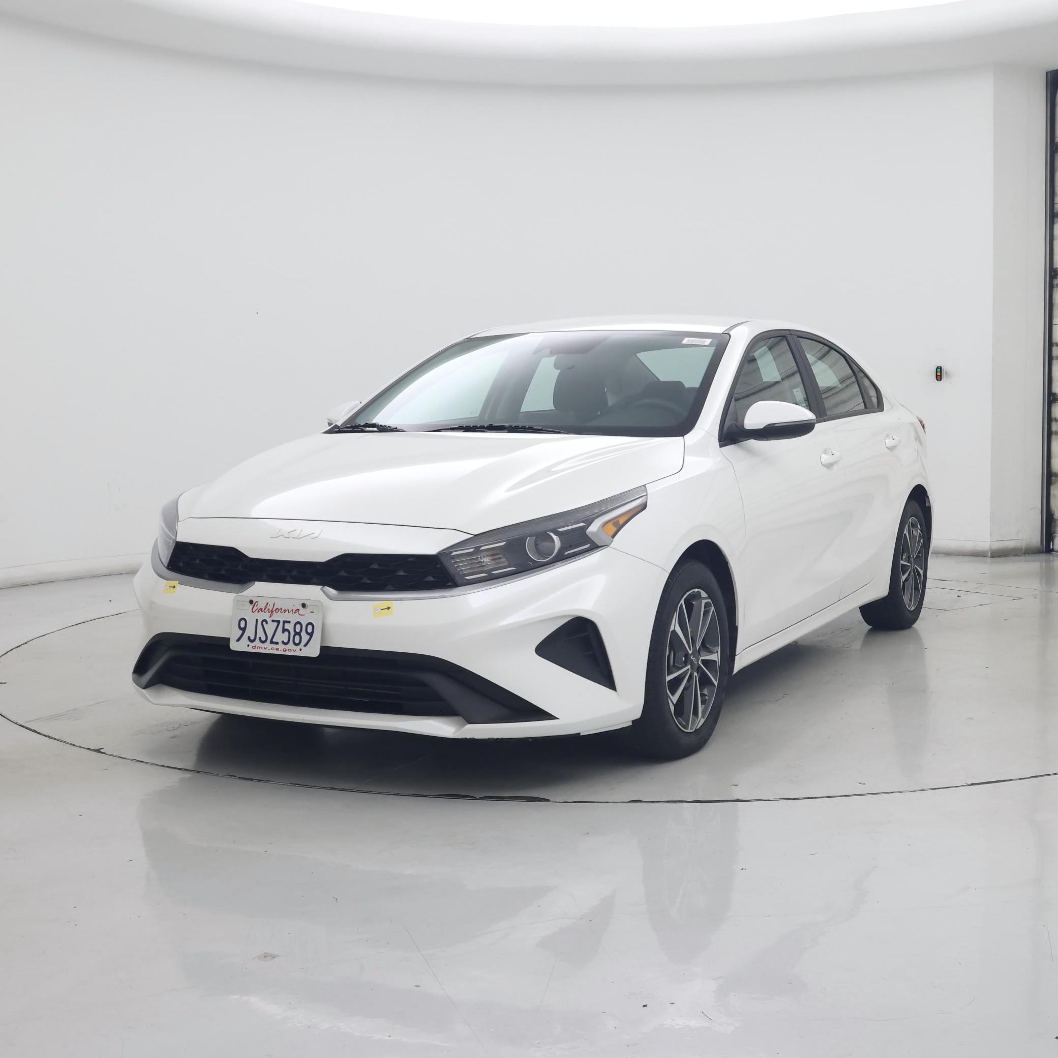 Thumbnail: 2023 Kia Forte - 4