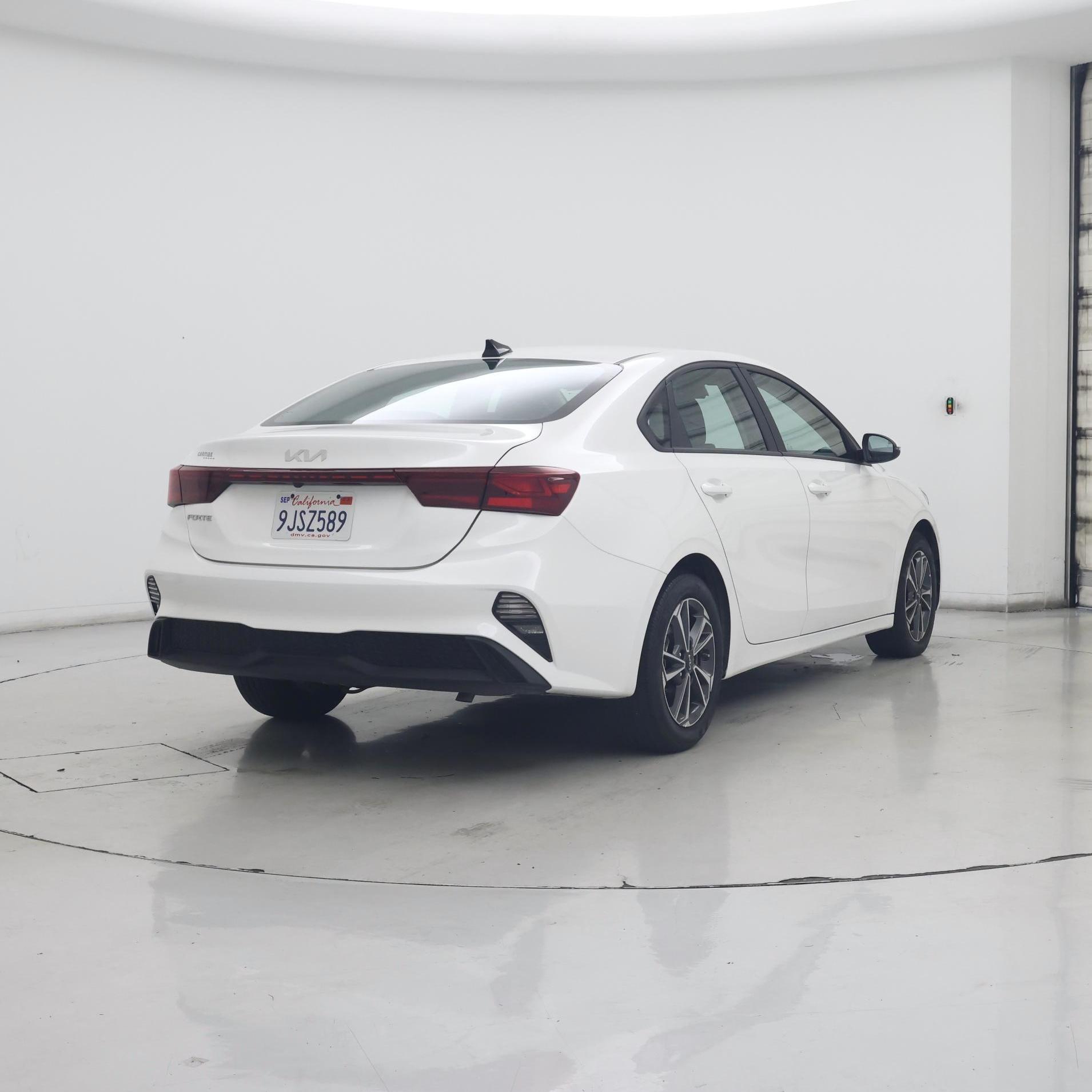 Thumbnail: 2023 Kia Forte - 8