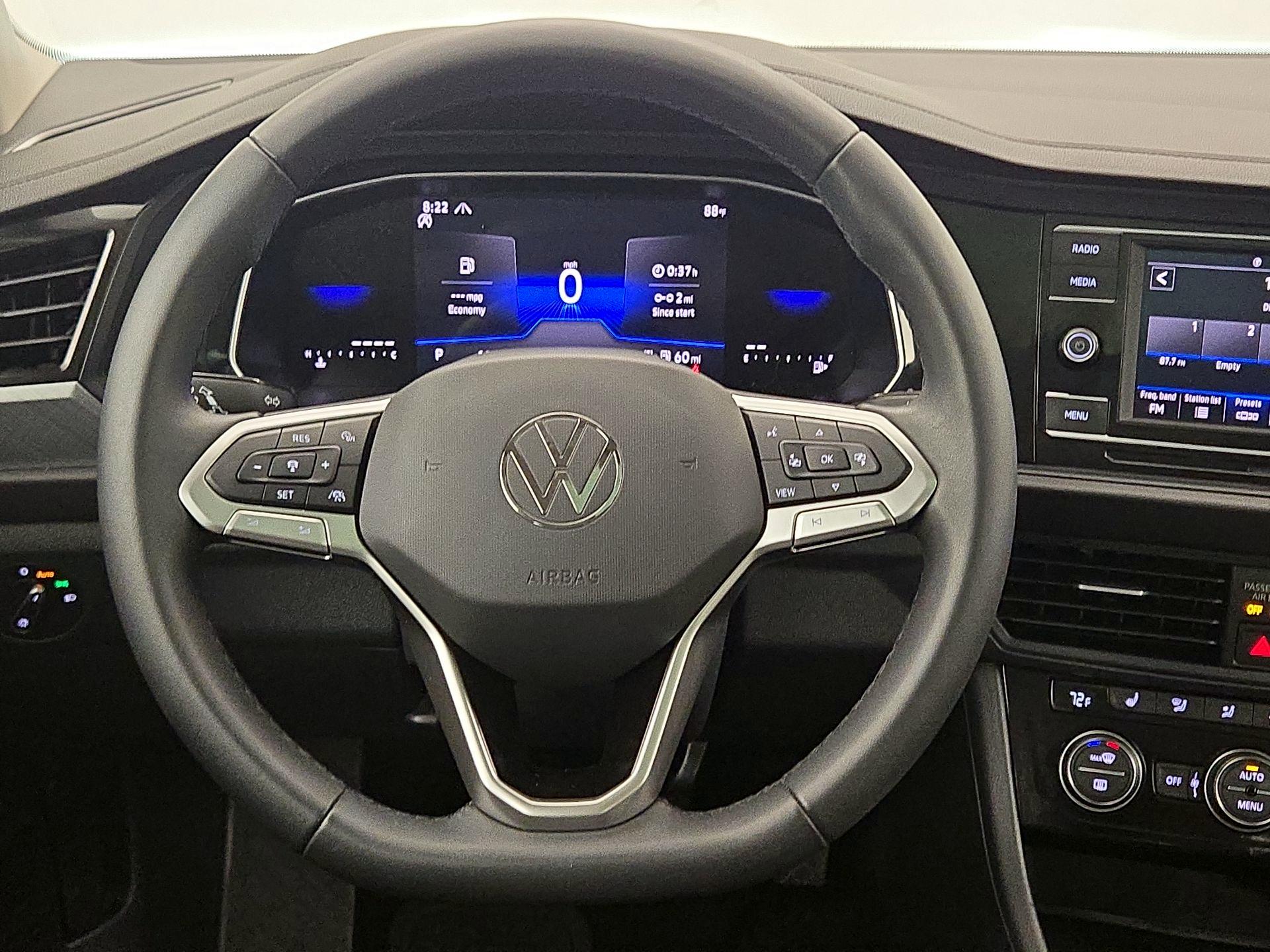 Thumbnail: 2024 Volkswagen Jetta - 10