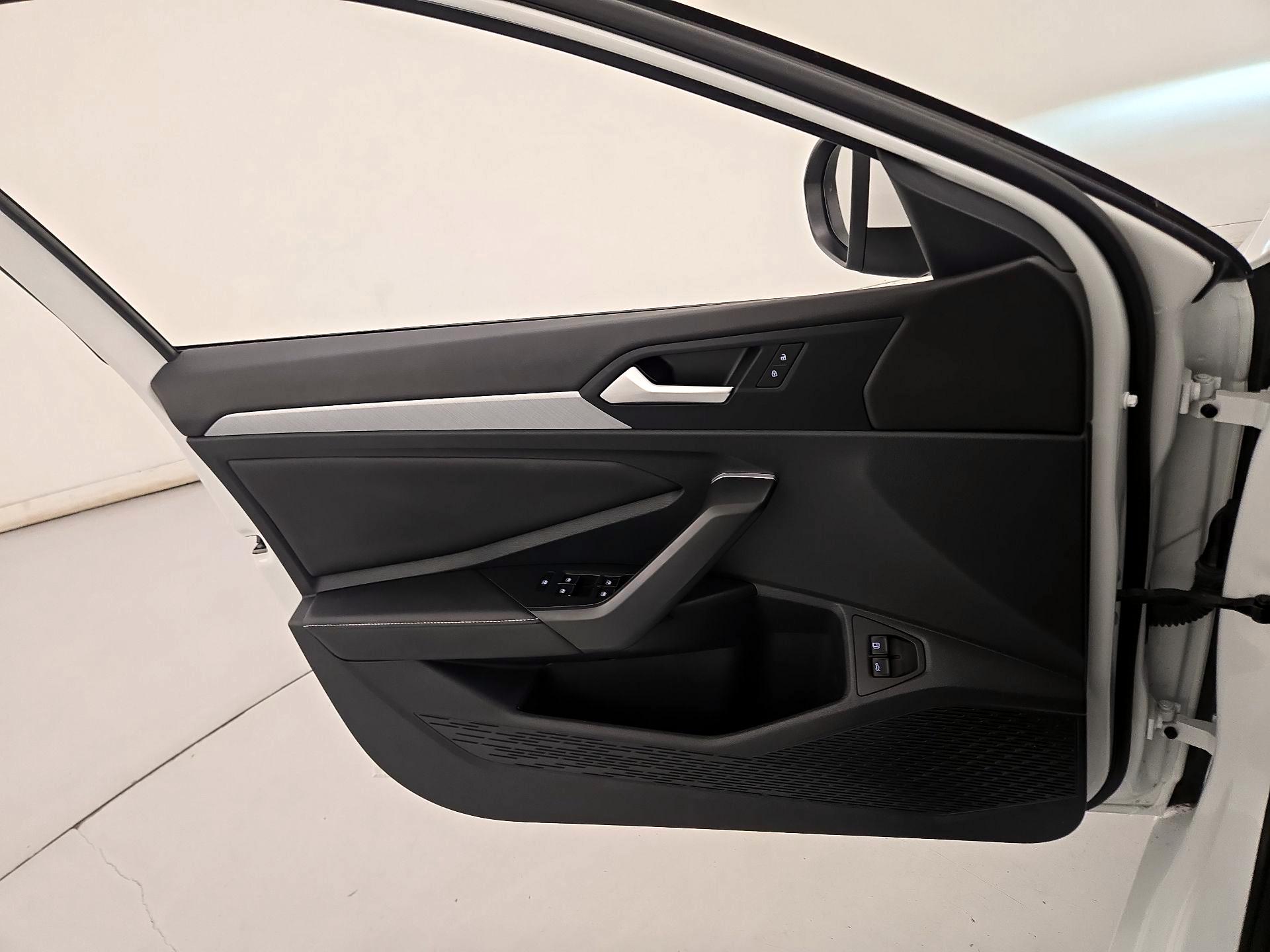 Thumbnail: 2024 Volkswagen Jetta - 12