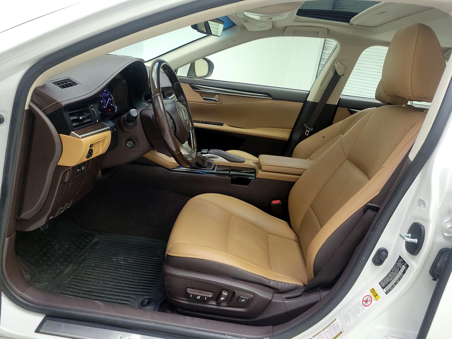 Thumbnail: 2016 Lexus ES - 11