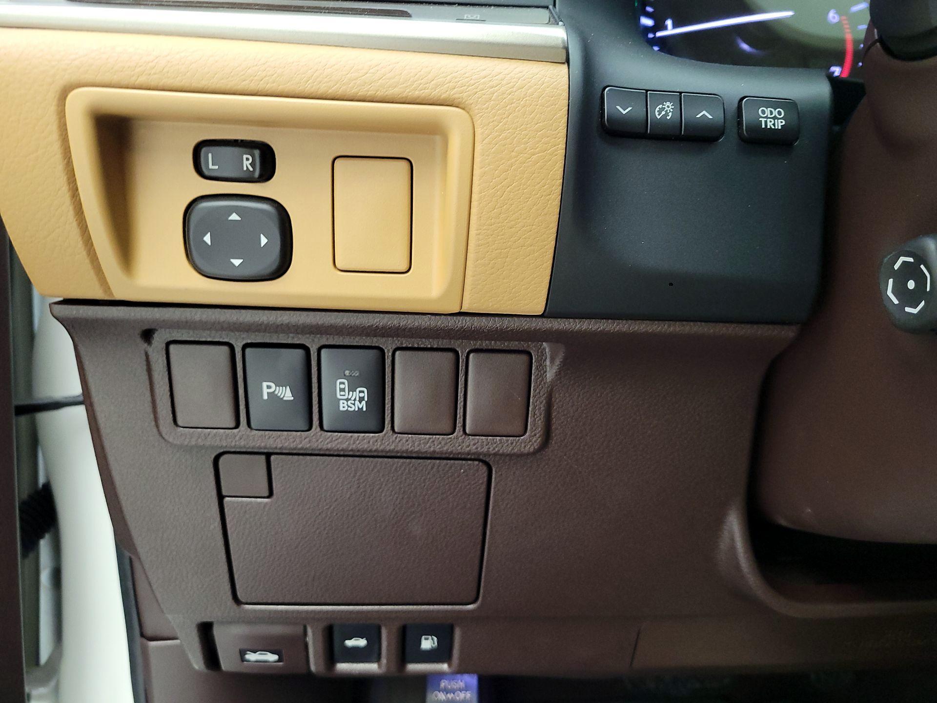 Thumbnail: 2016 Lexus ES - 13