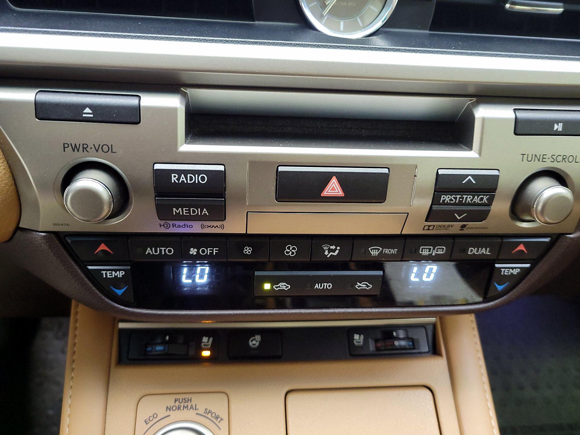 Thumbnail: 2016 Lexus ES - 17