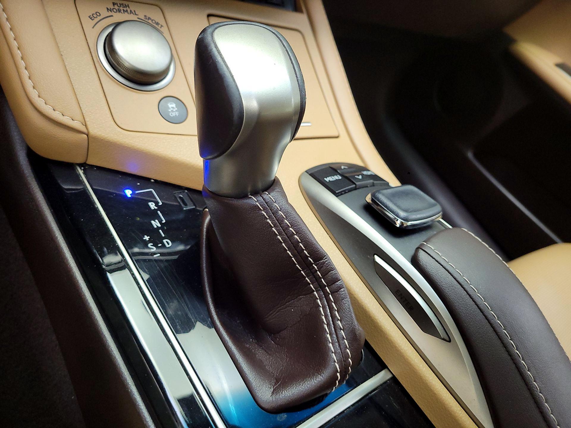 Thumbnail: 2016 Lexus ES - 18