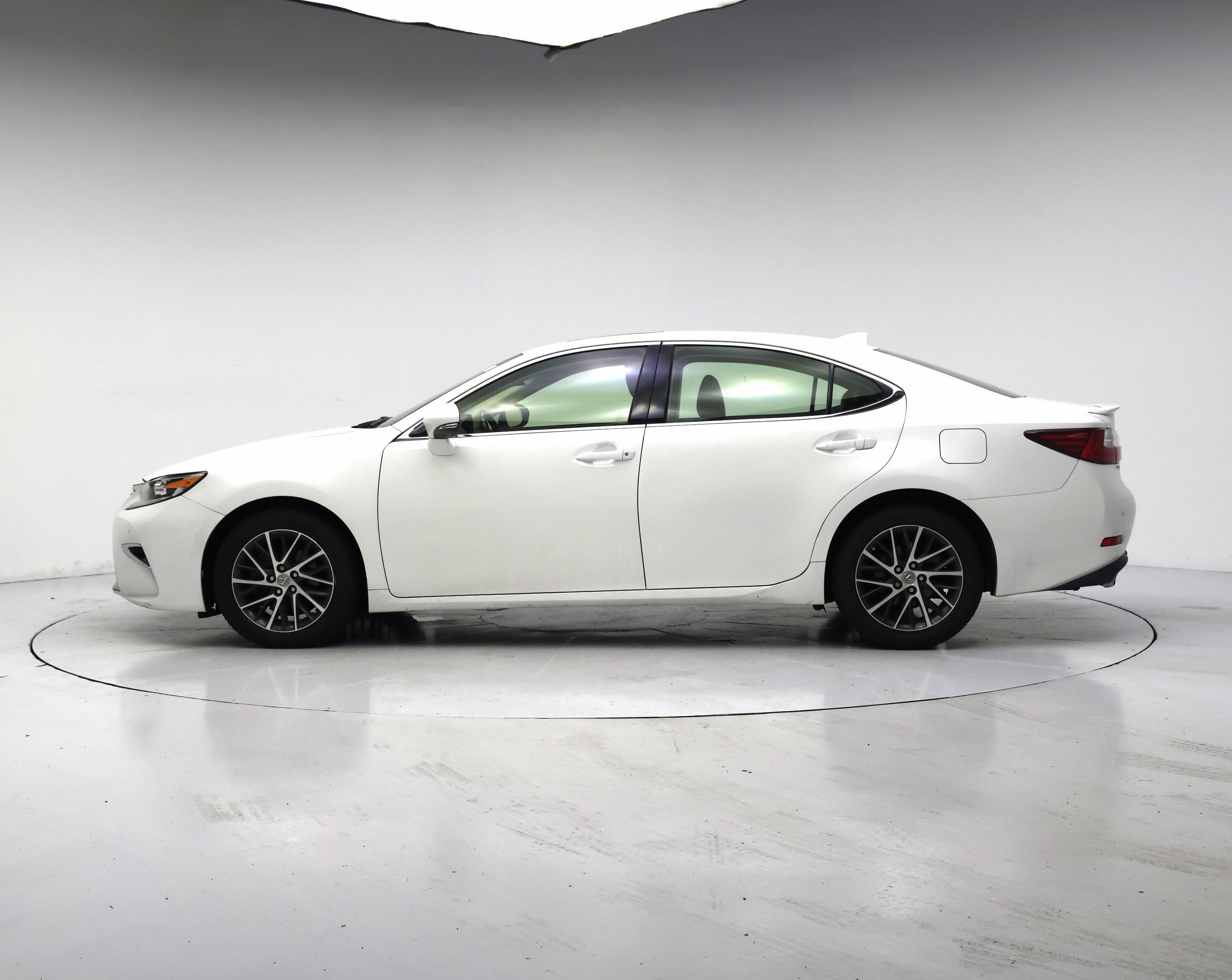 Thumbnail: 2016 Lexus ES - 3