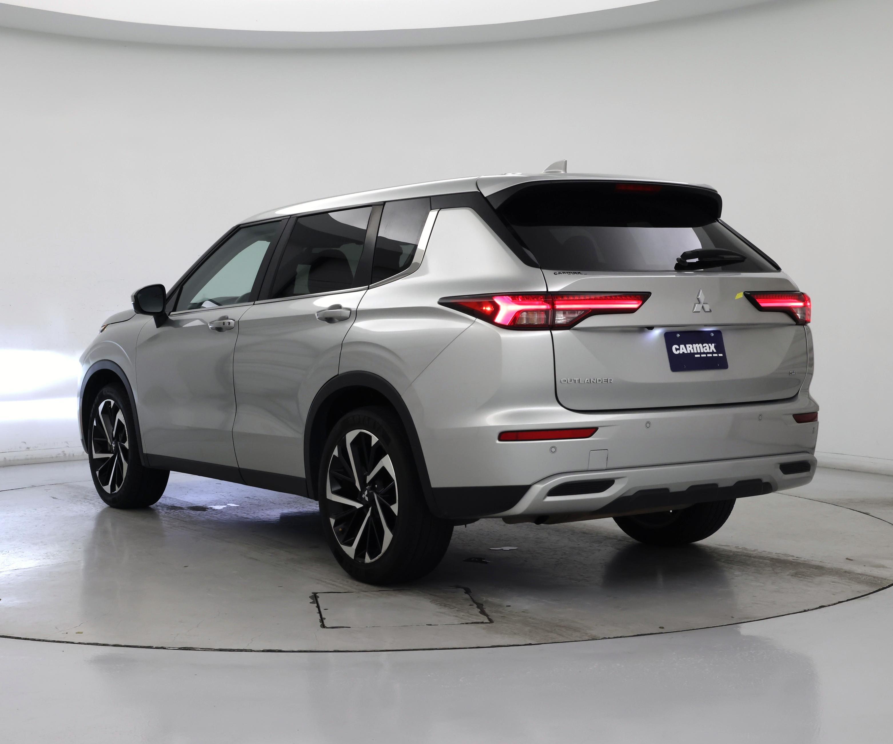Thumbnail: 2024 Mitsubishi Outlander - 2