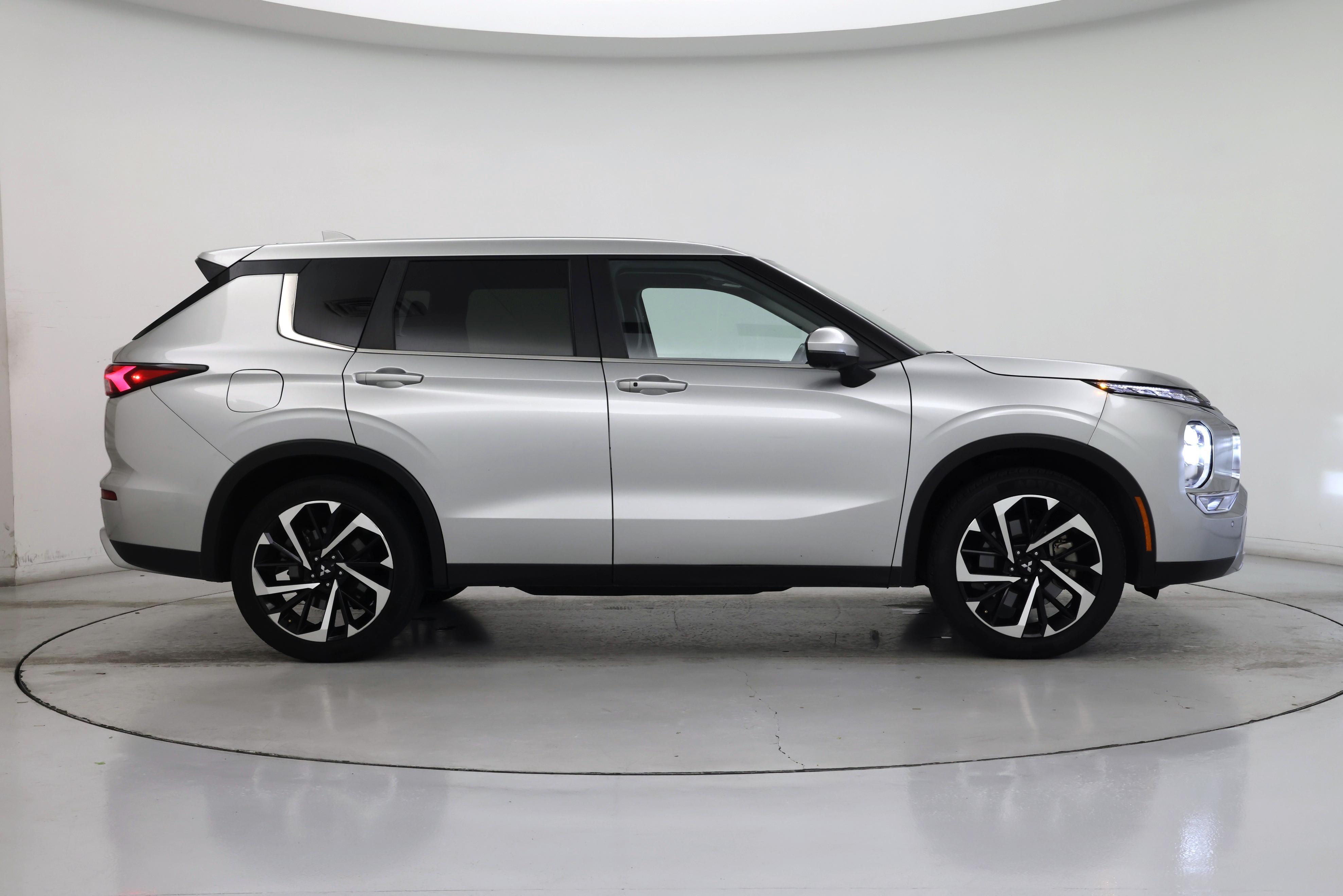 Thumbnail: 2024 Mitsubishi Outlander - 7