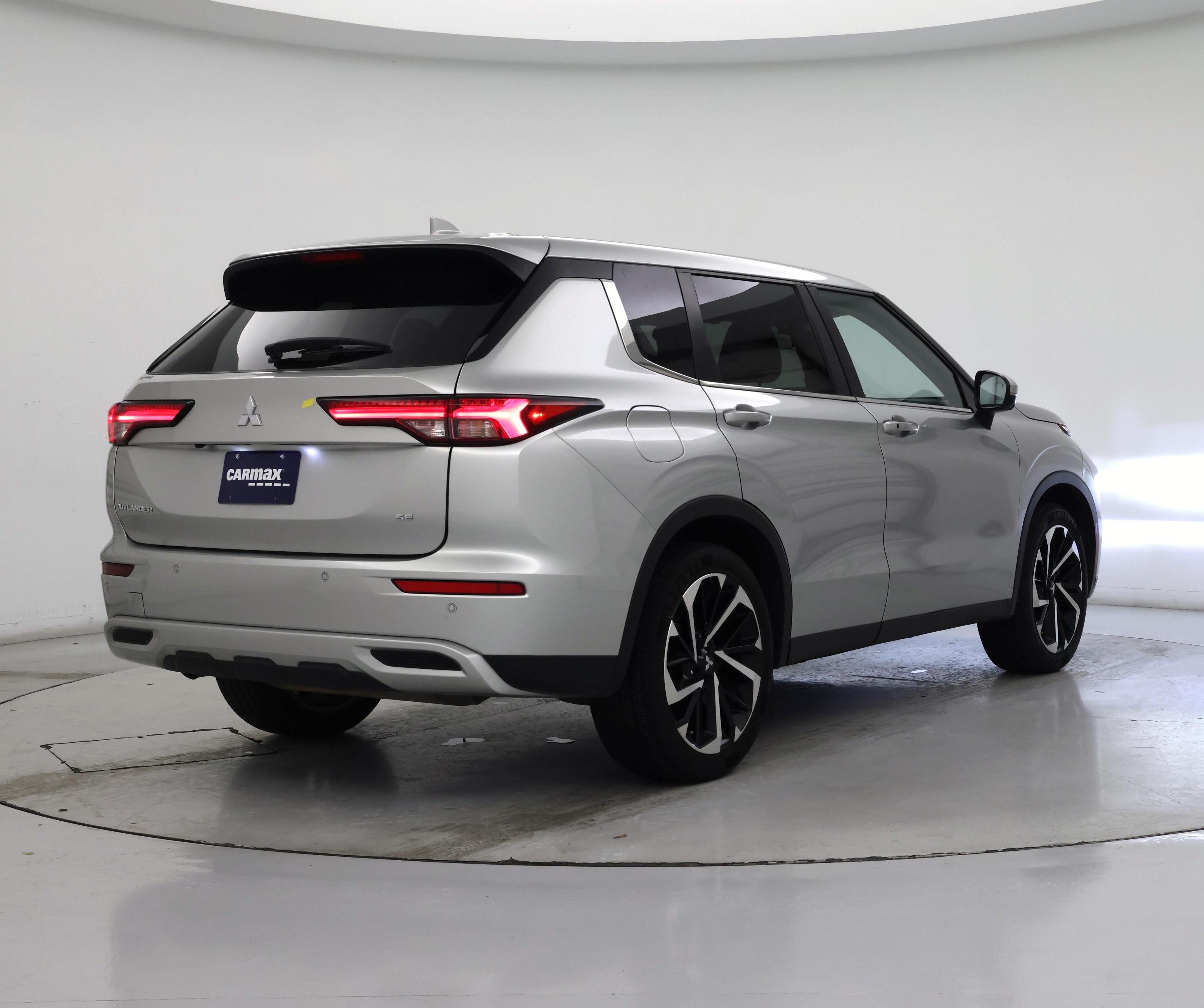 Thumbnail: 2024 Mitsubishi Outlander - 8