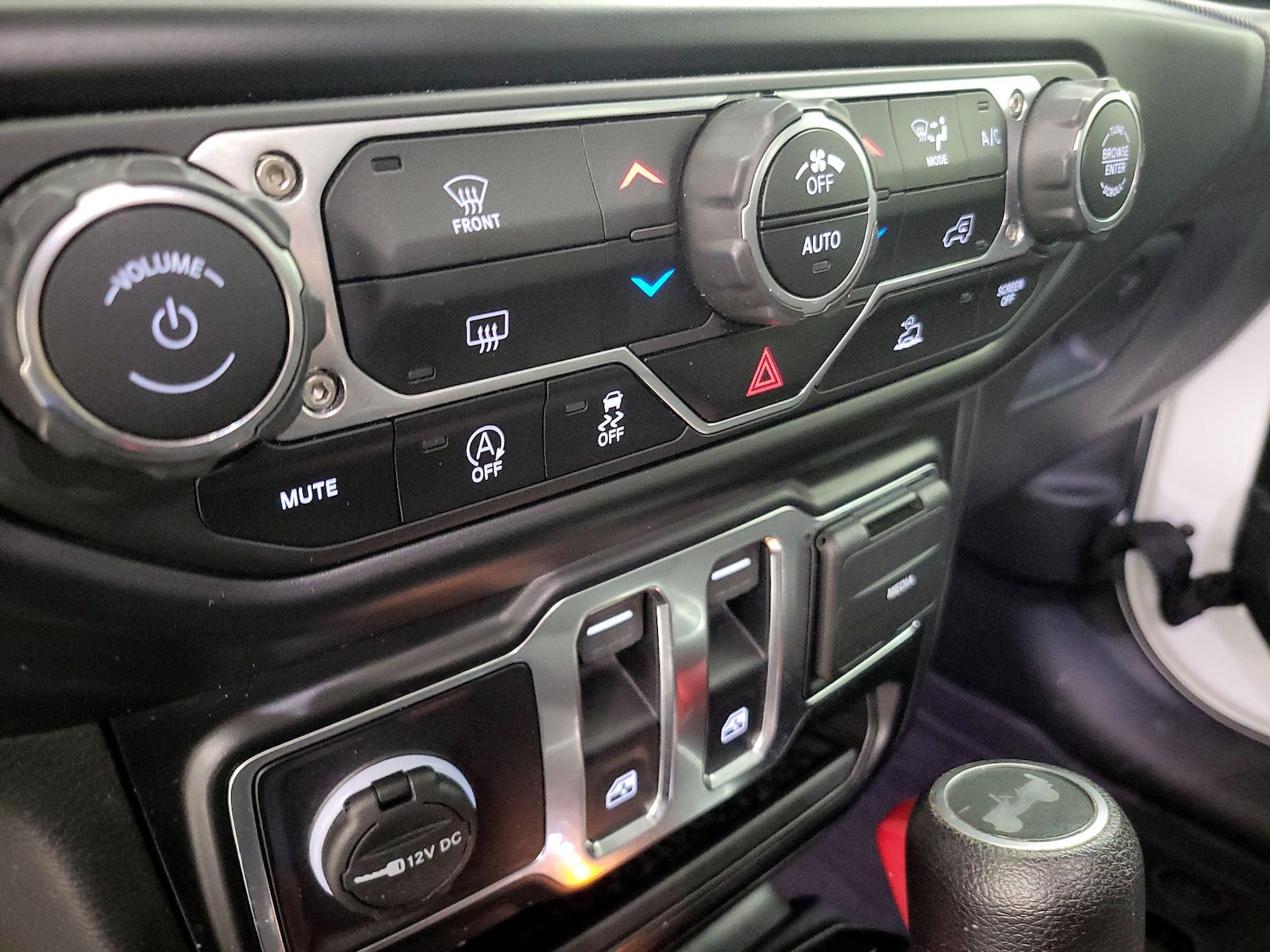2022 Jeep Wrangler Willys - Photo 17