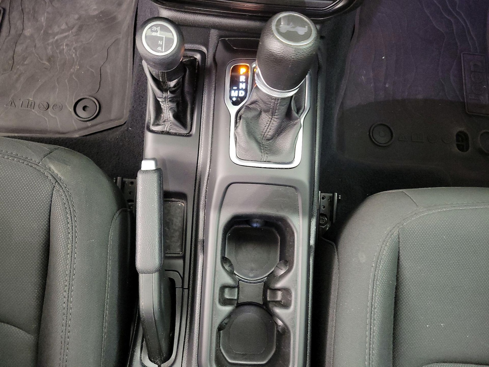 2022 Jeep Wrangler Willys - Photo 18