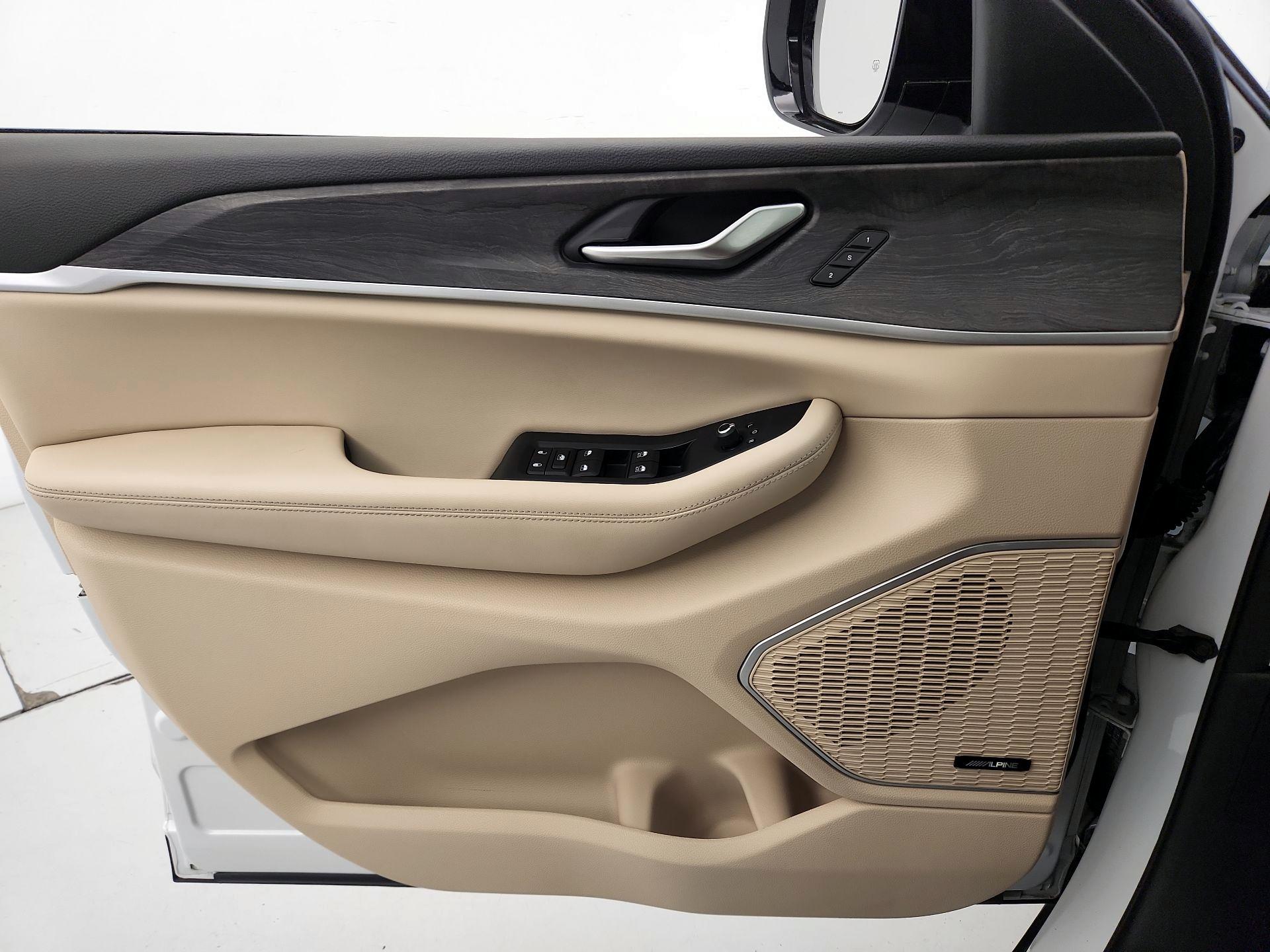 Thumbnail: 2023 Jeep Grand Cherokee - 12