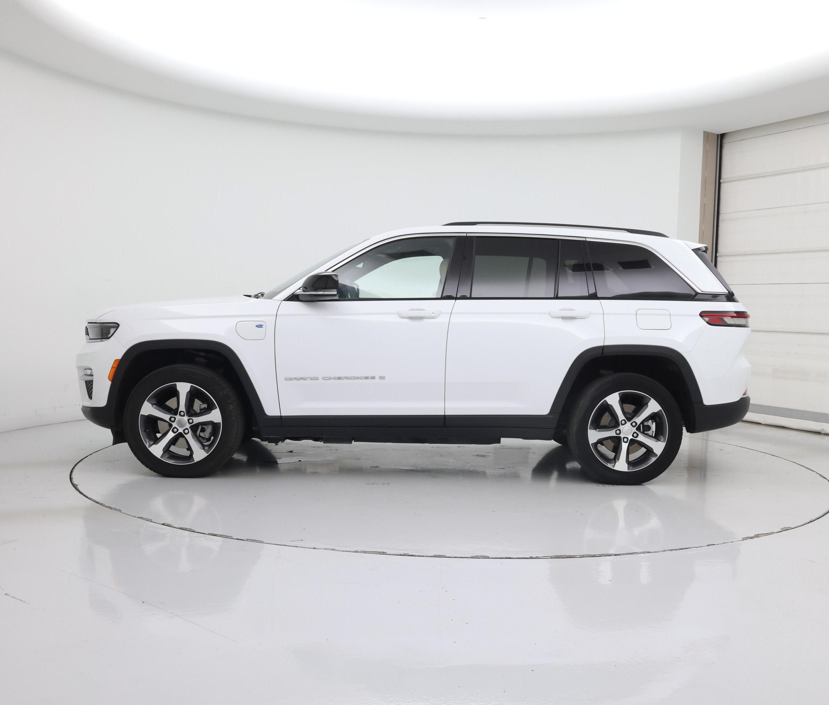 Thumbnail: 2023 Jeep Grand Cherokee - 3