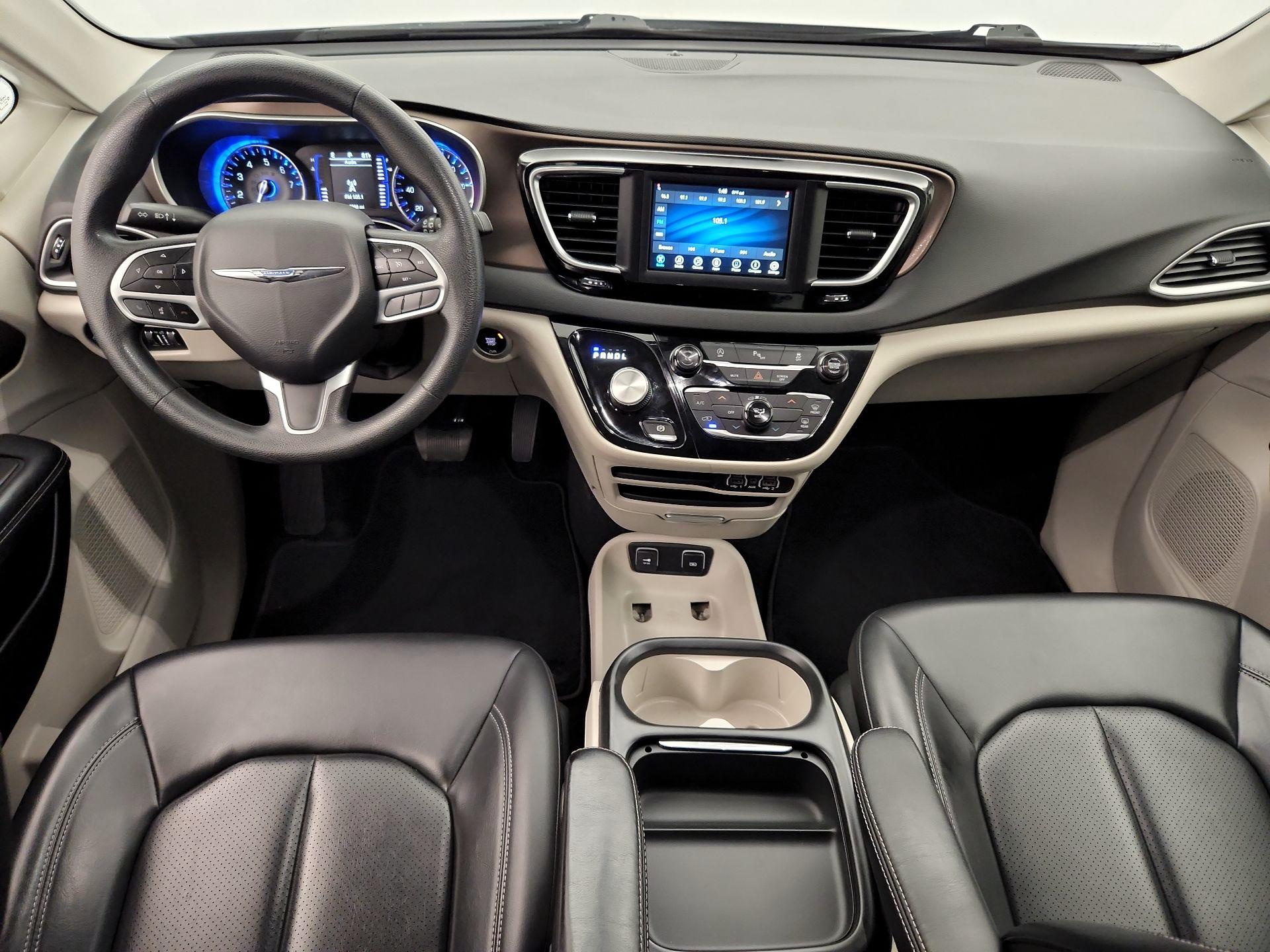 Thumbnail: 2021 Chrysler Voyager - 9