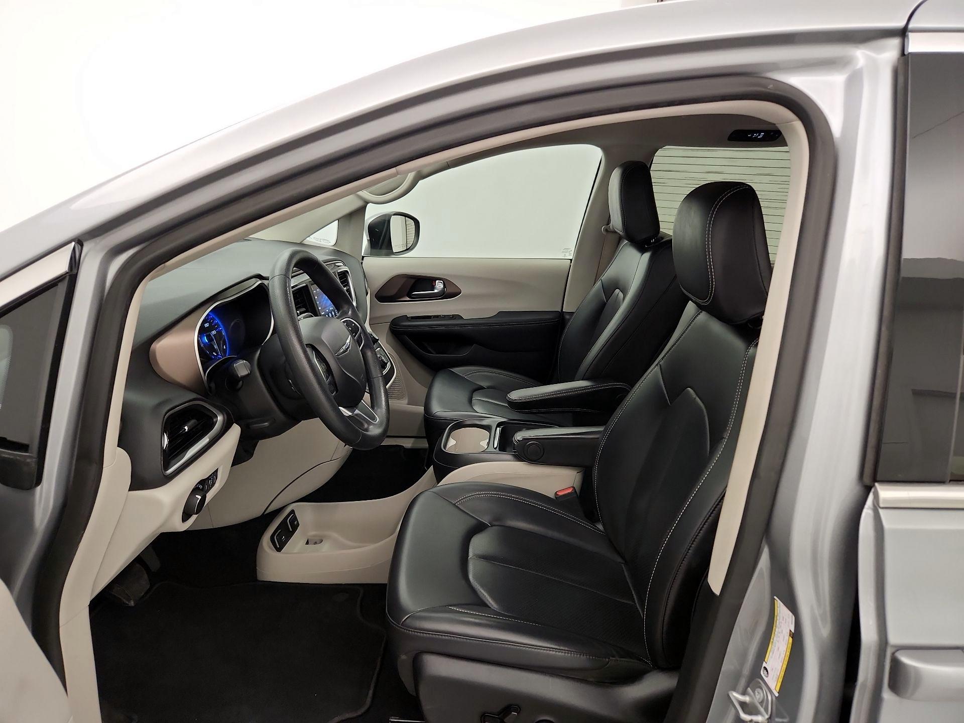 Thumbnail: 2021 Chrysler Voyager - 11
