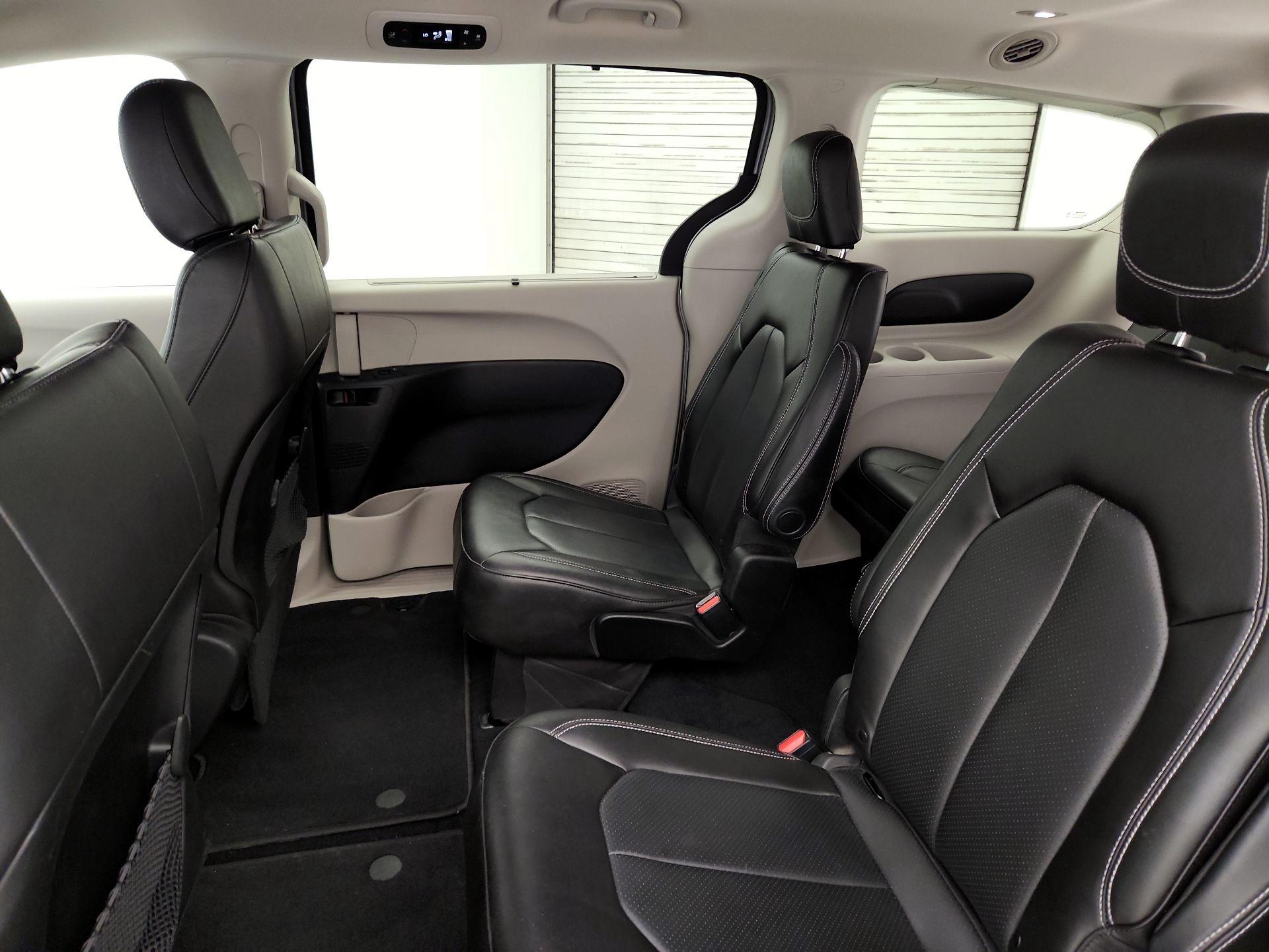 Thumbnail: 2021 Chrysler Voyager - 19