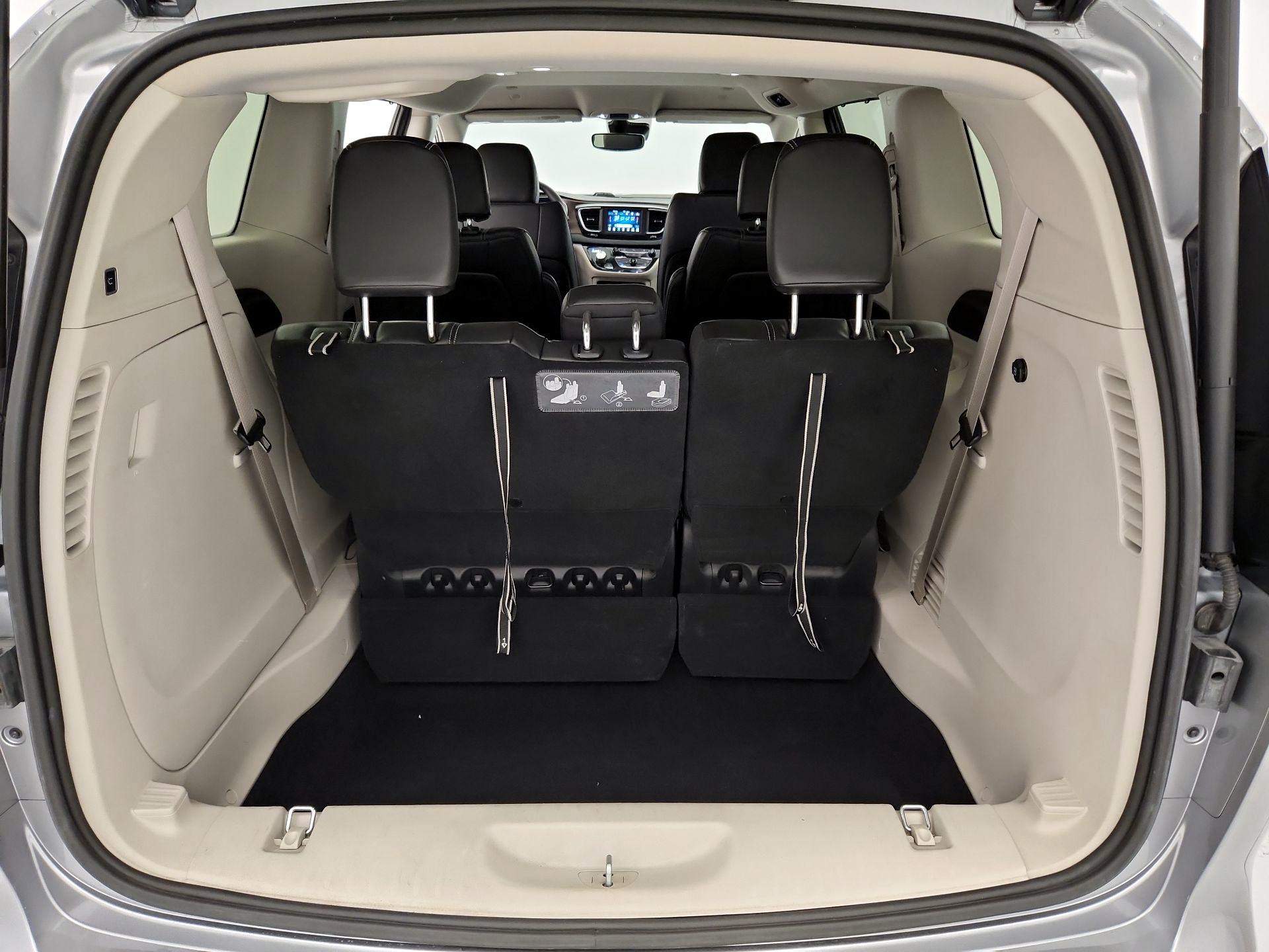 Thumbnail: 2021 Chrysler Voyager - 20
