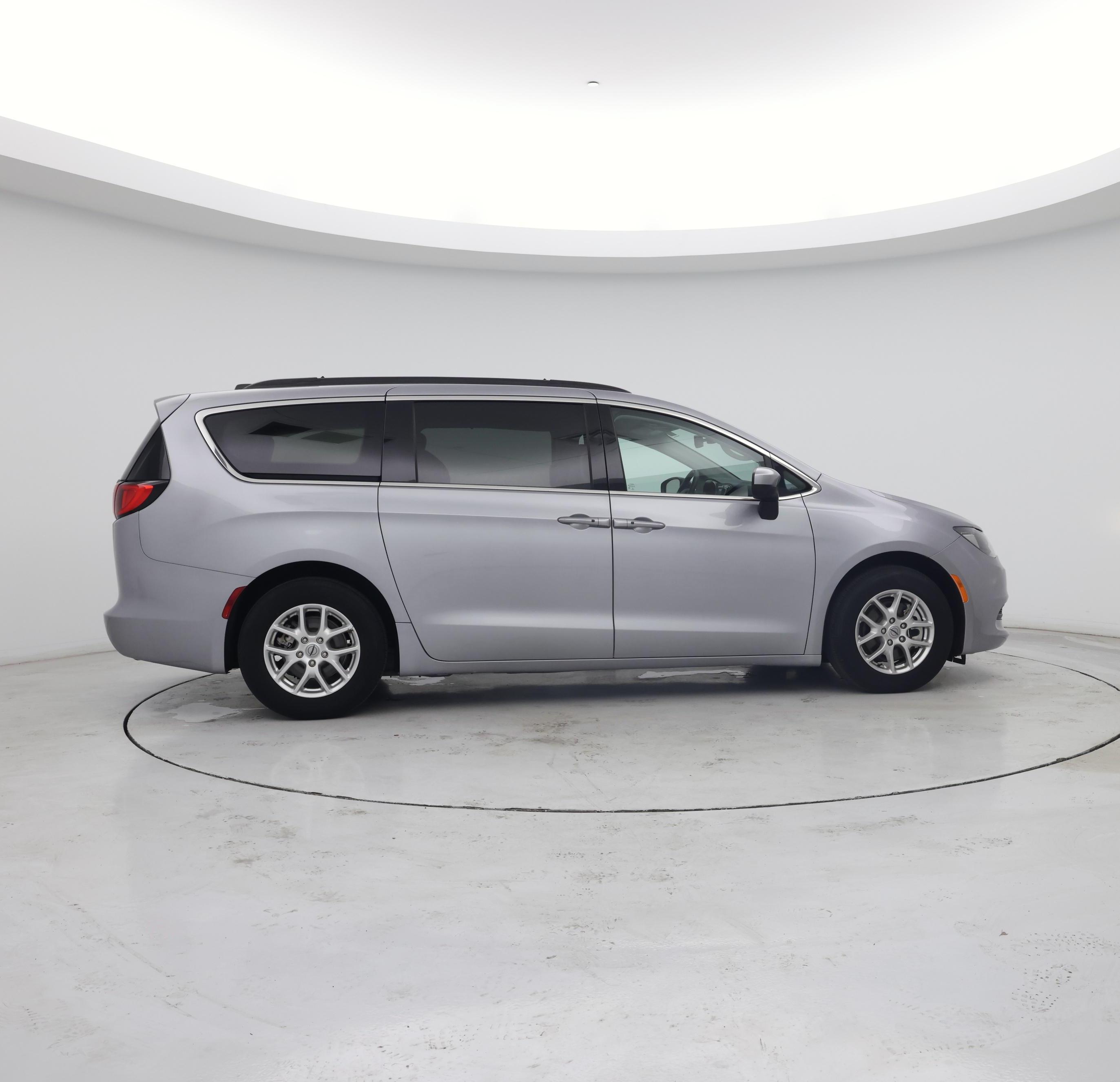 Thumbnail: 2021 Chrysler Voyager - 7