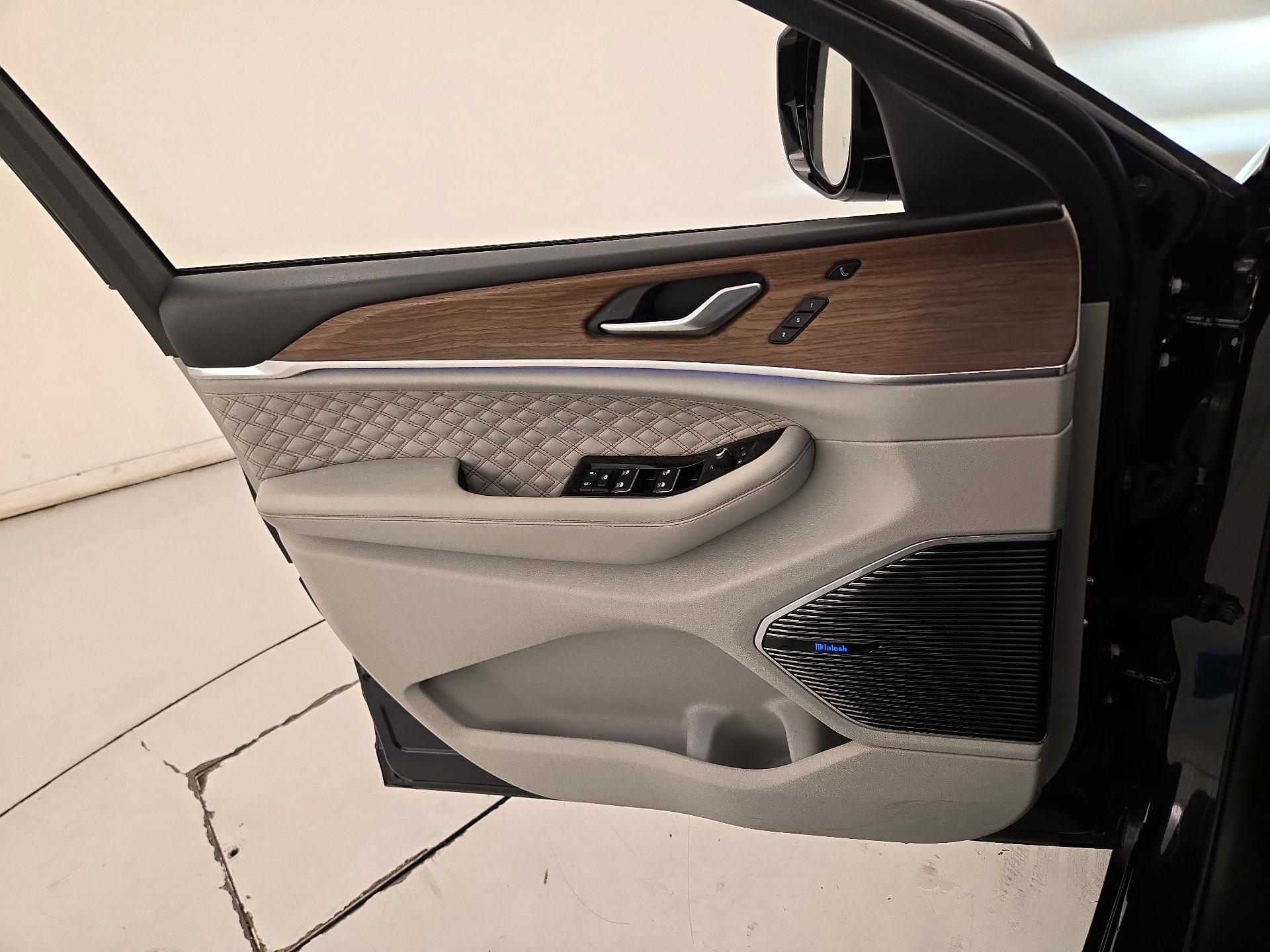 Thumbnail: 2022 Jeep Grand Cherokee - 13
