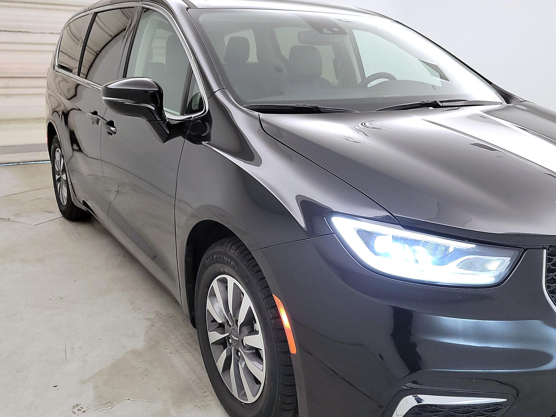 Thumbnail: 2024 Chrysler Pacifica - 1