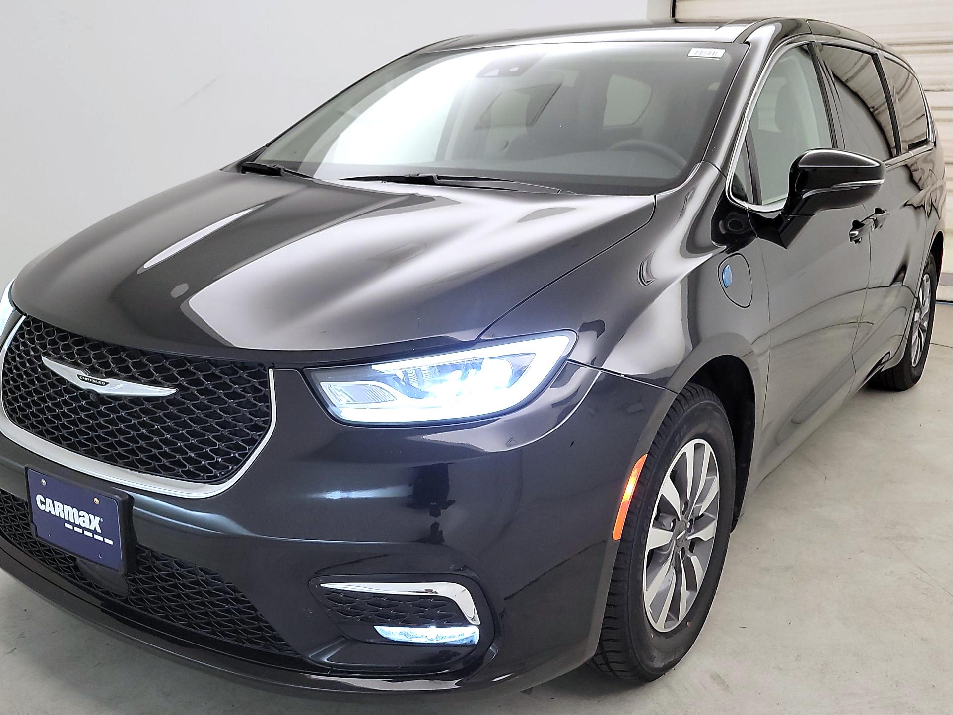 Thumbnail: 2024 Chrysler Pacifica - 3