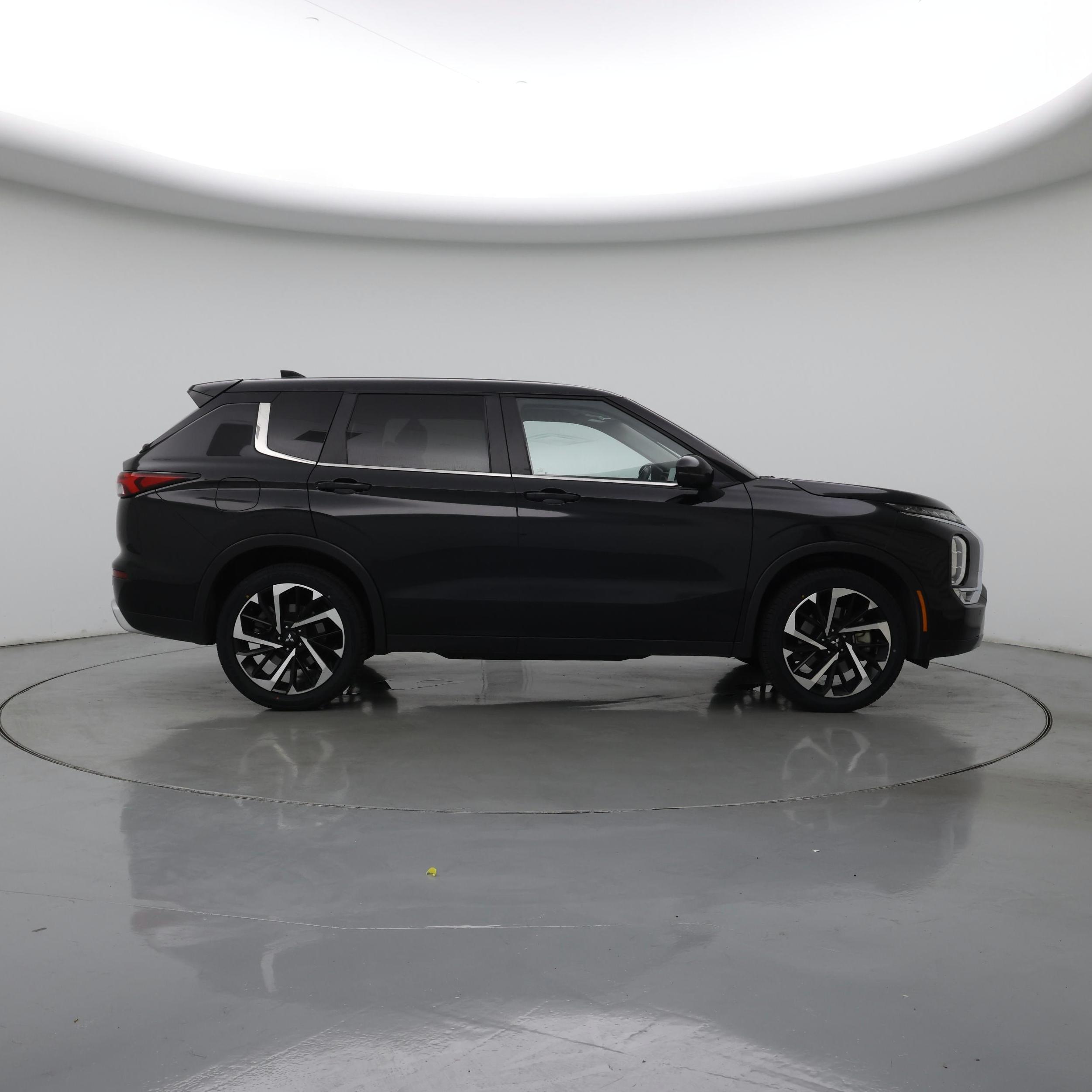 Thumbnail: 2024 Mitsubishi Outlander - 7