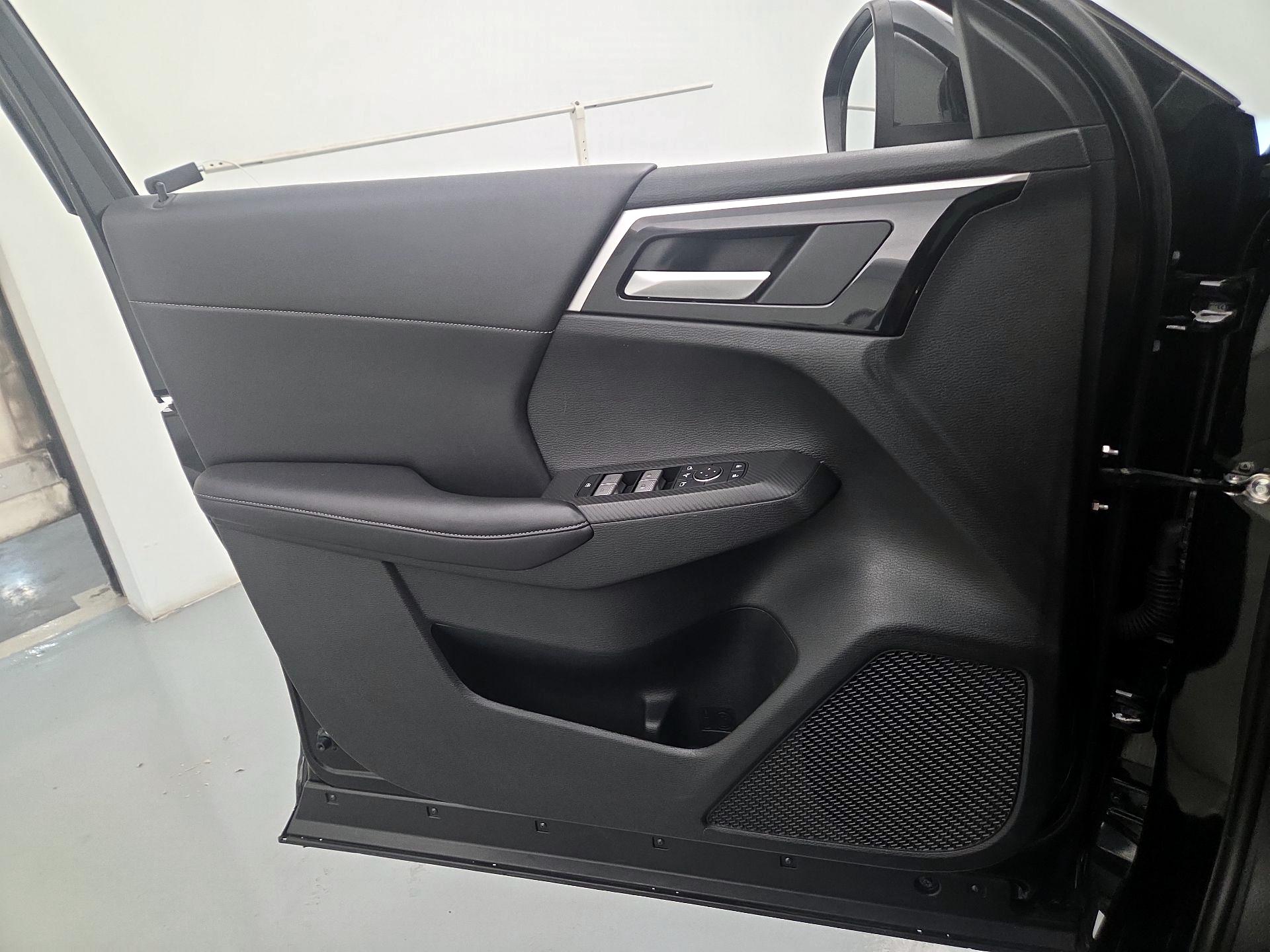 Thumbnail: 2024 Mitsubishi Outlander - 10