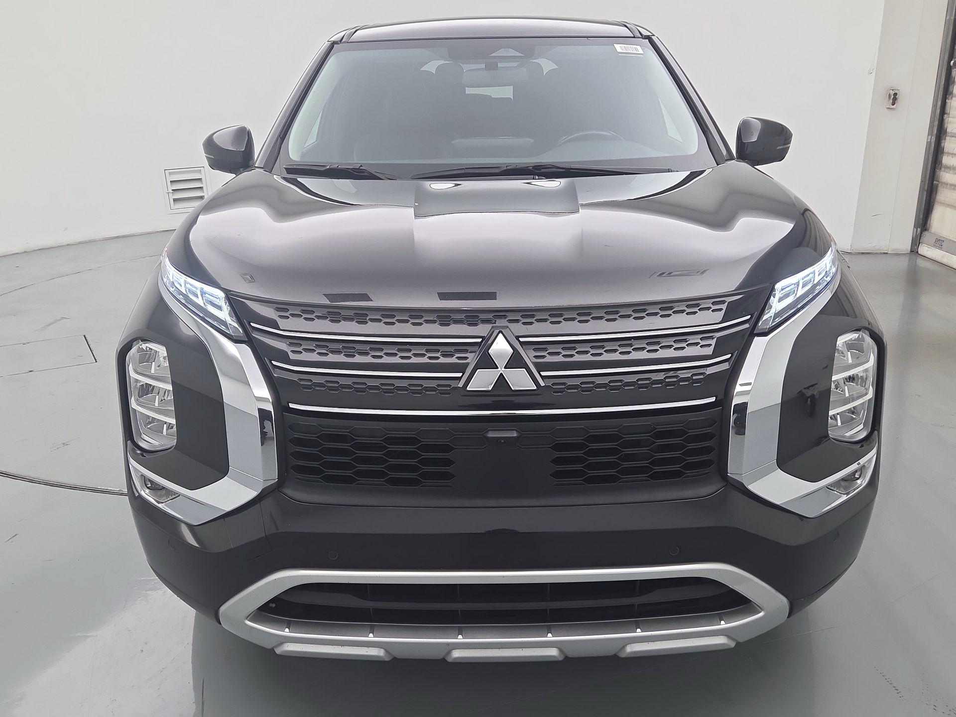 Thumbnail: 2024 Mitsubishi Outlander - 2