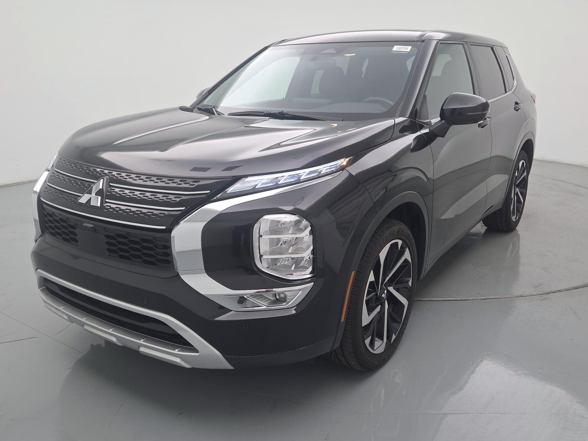 Thumbnail: 2024 Mitsubishi Outlander - 3