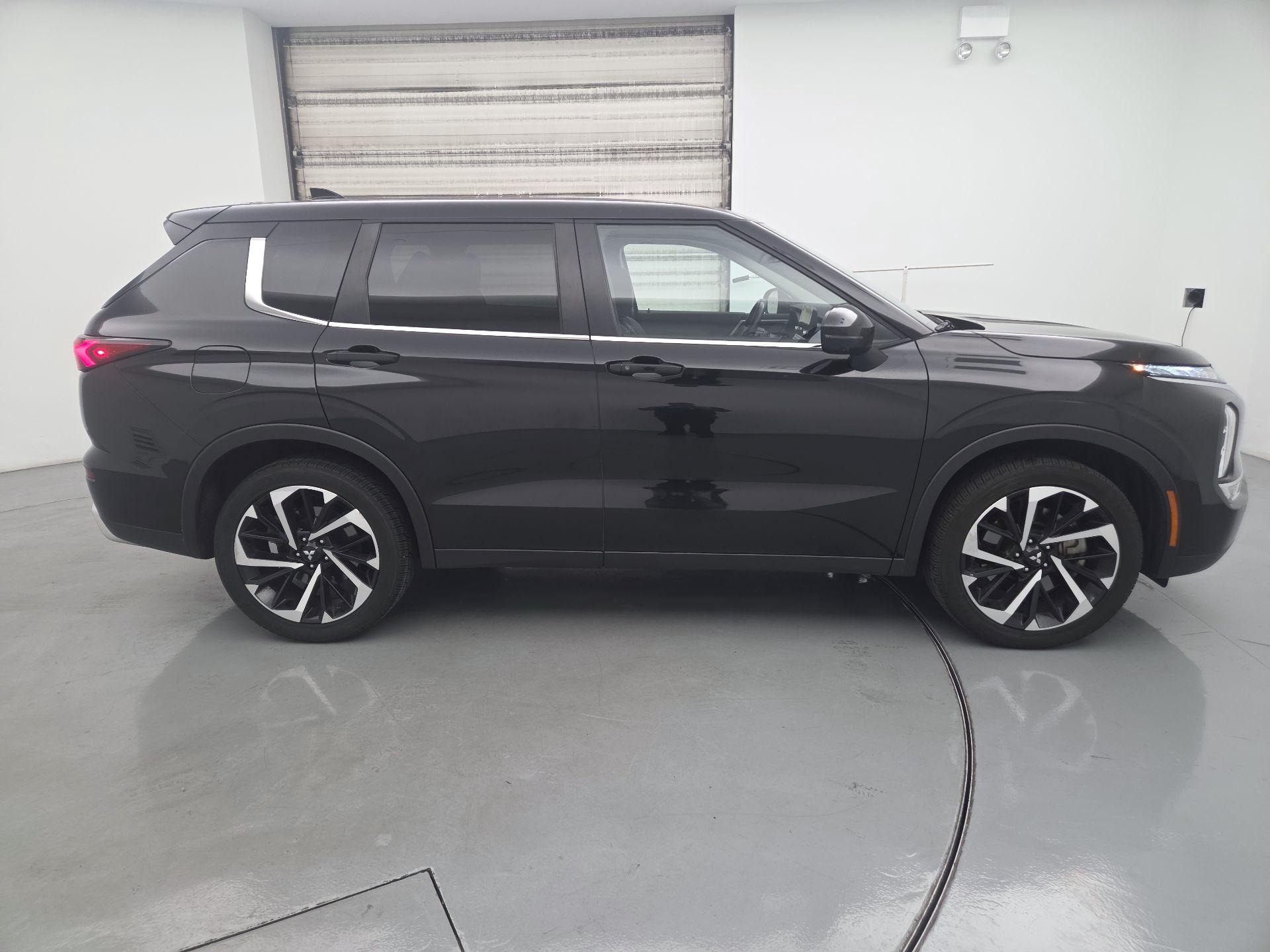 Thumbnail: 2024 Mitsubishi Outlander - 4