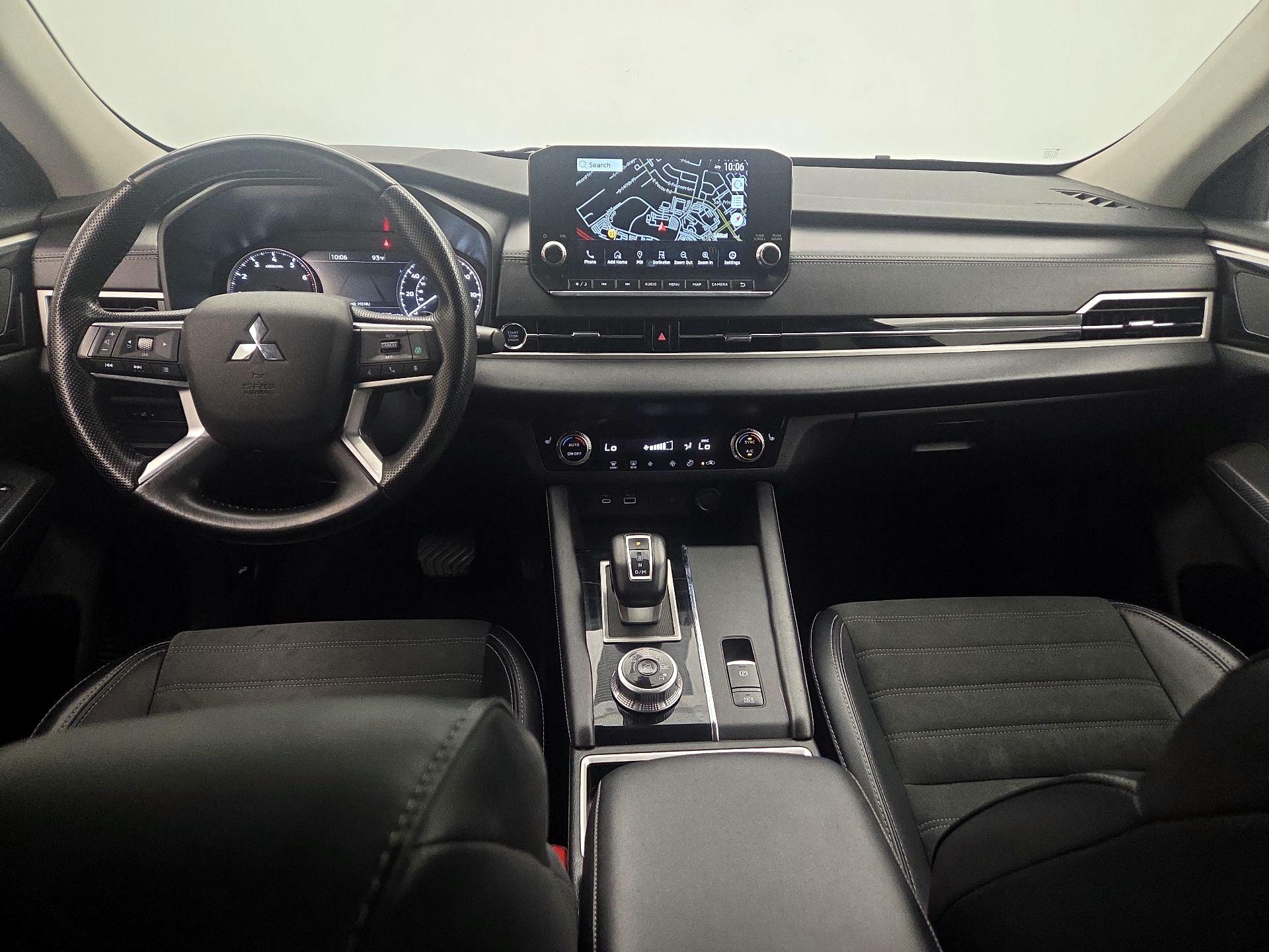 Thumbnail: 2024 Mitsubishi Outlander - 8