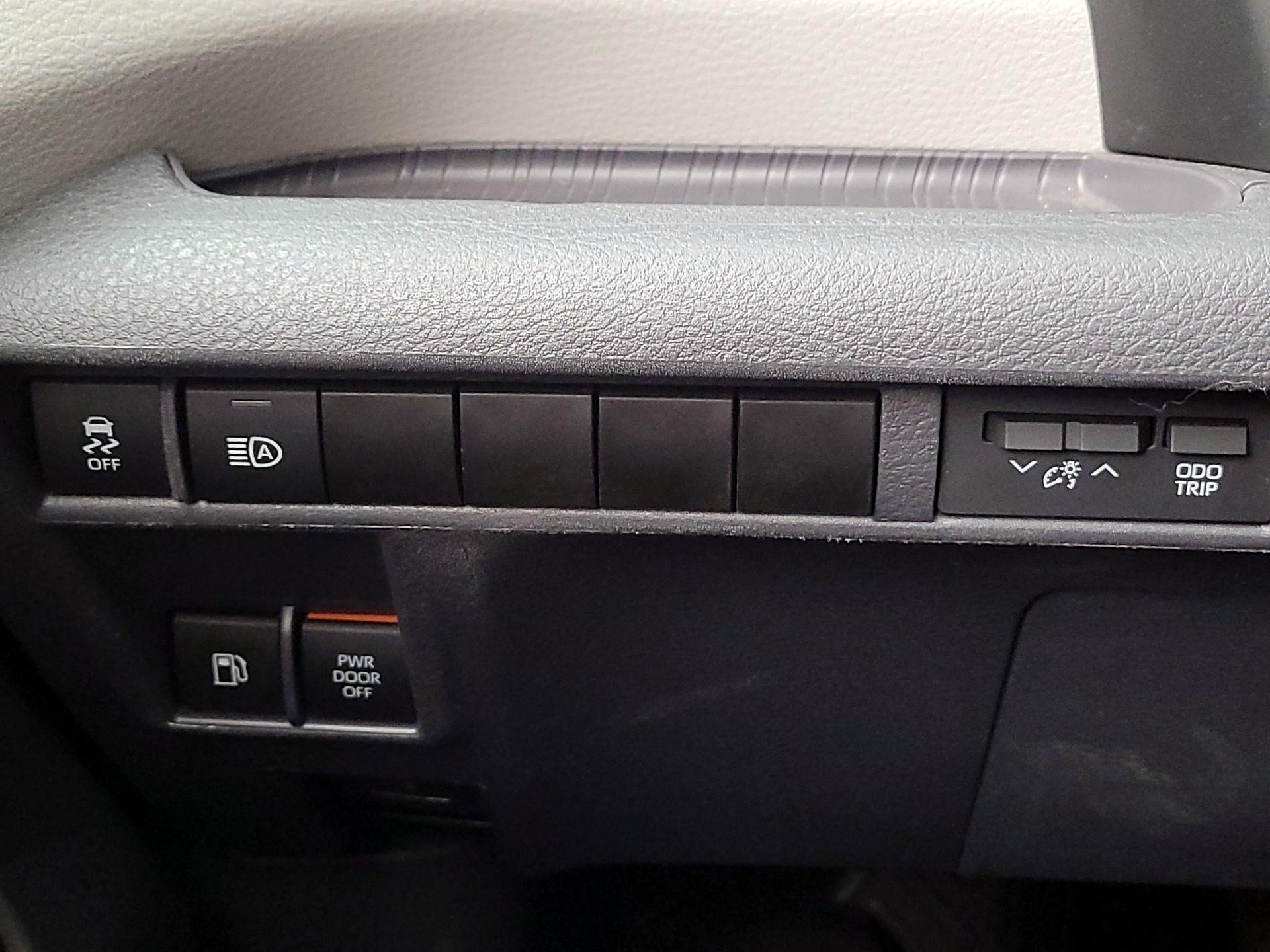 Thumbnail: 2024 Toyota Sienna - 13