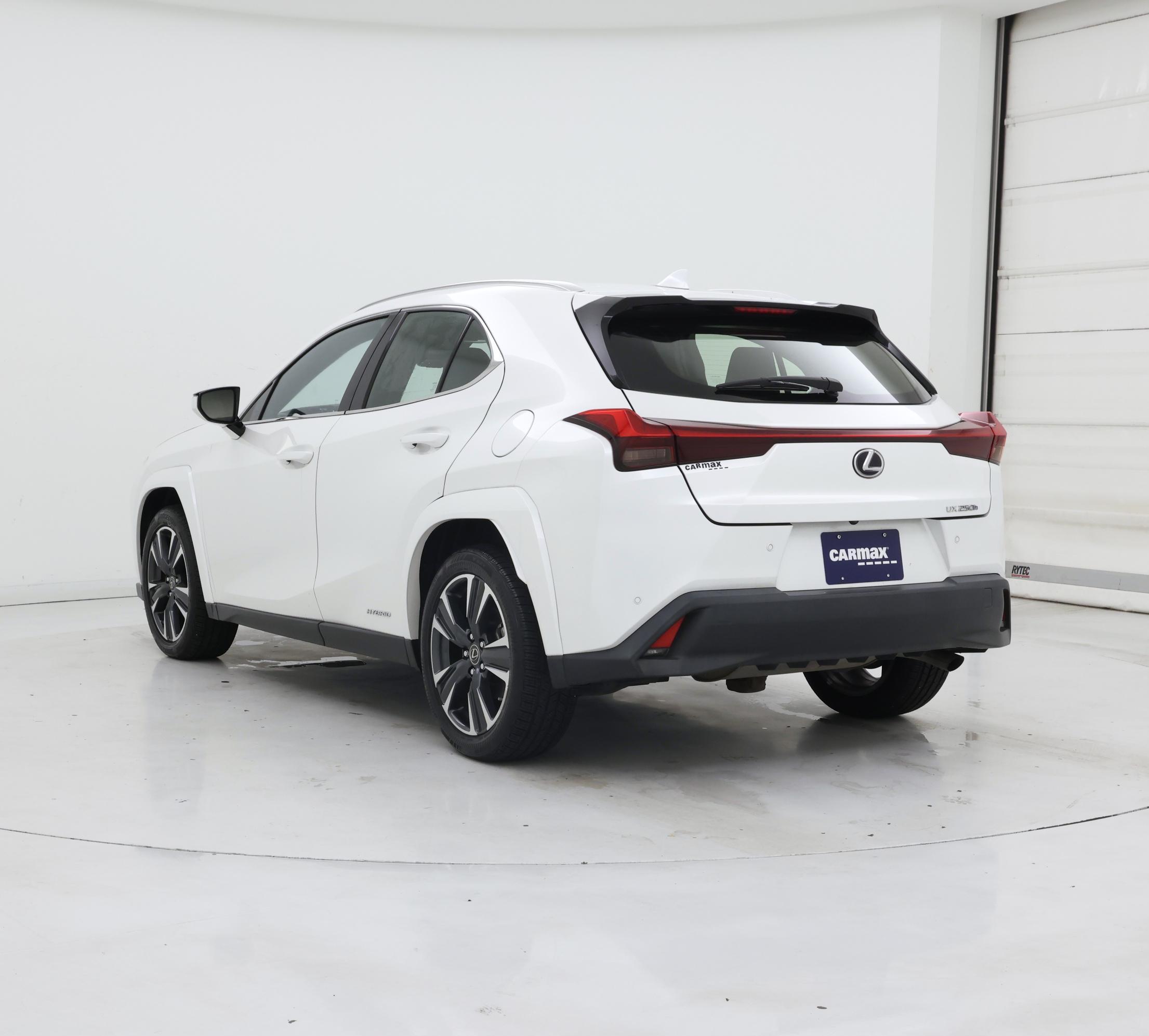 Thumbnail: 2022 Lexus UX - 2