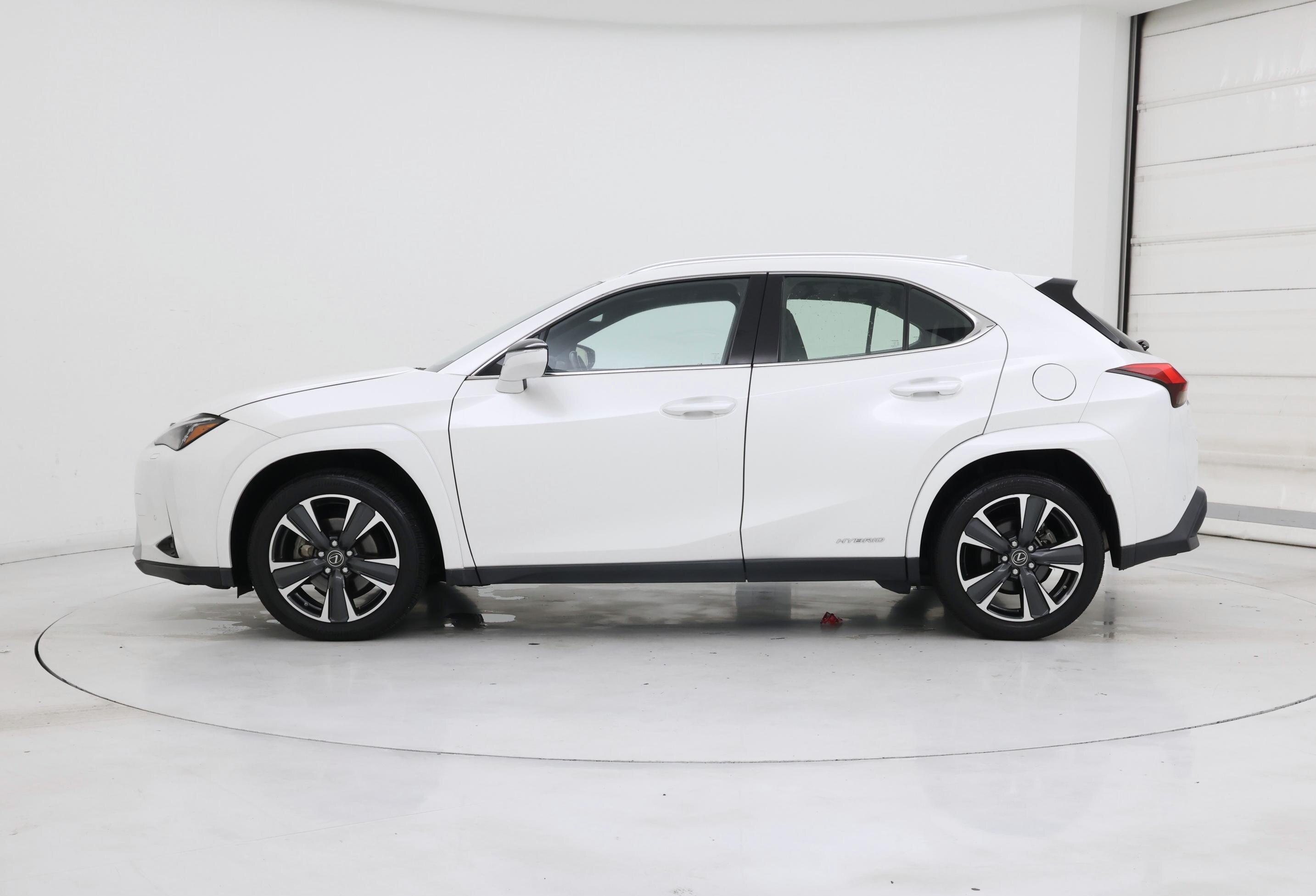 Thumbnail: 2022 Lexus UX - 3