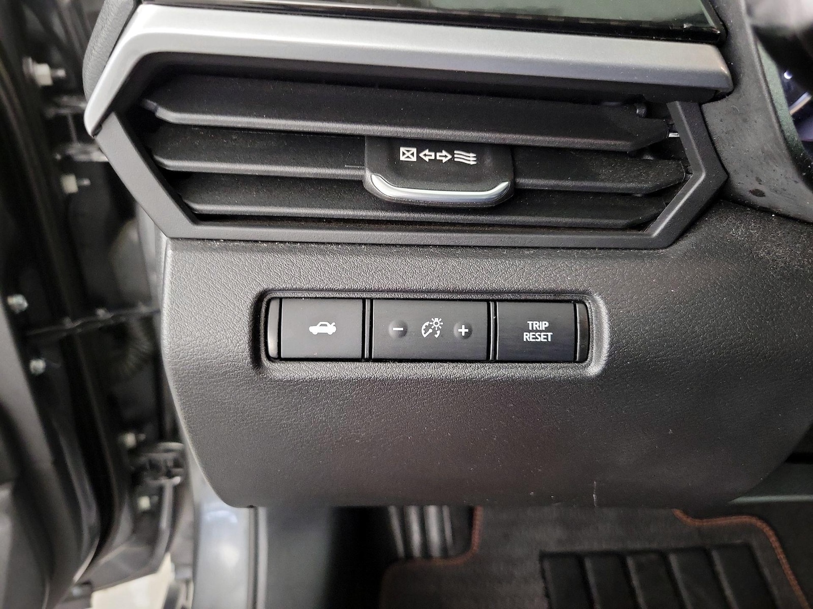 2023 Nissan Altima SR - Photo 14