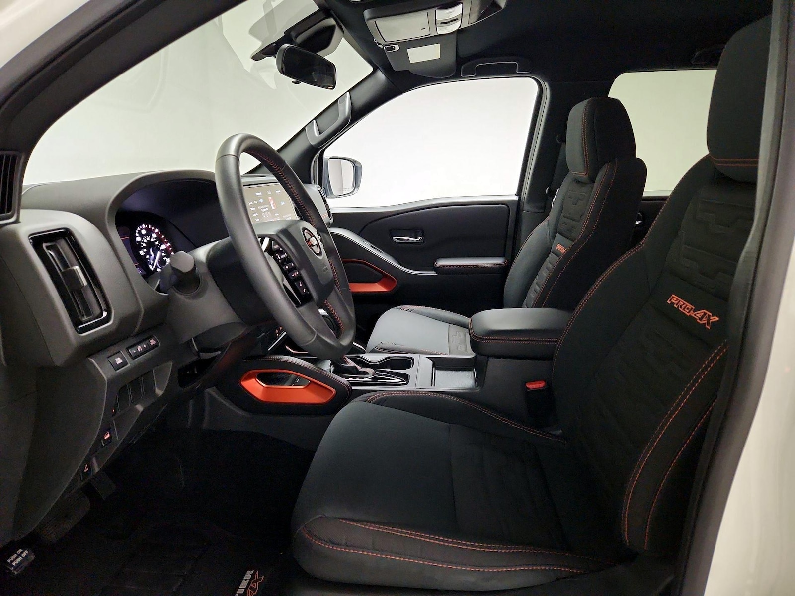 2025 Nissan Frontier PRO-4X - Photo 12