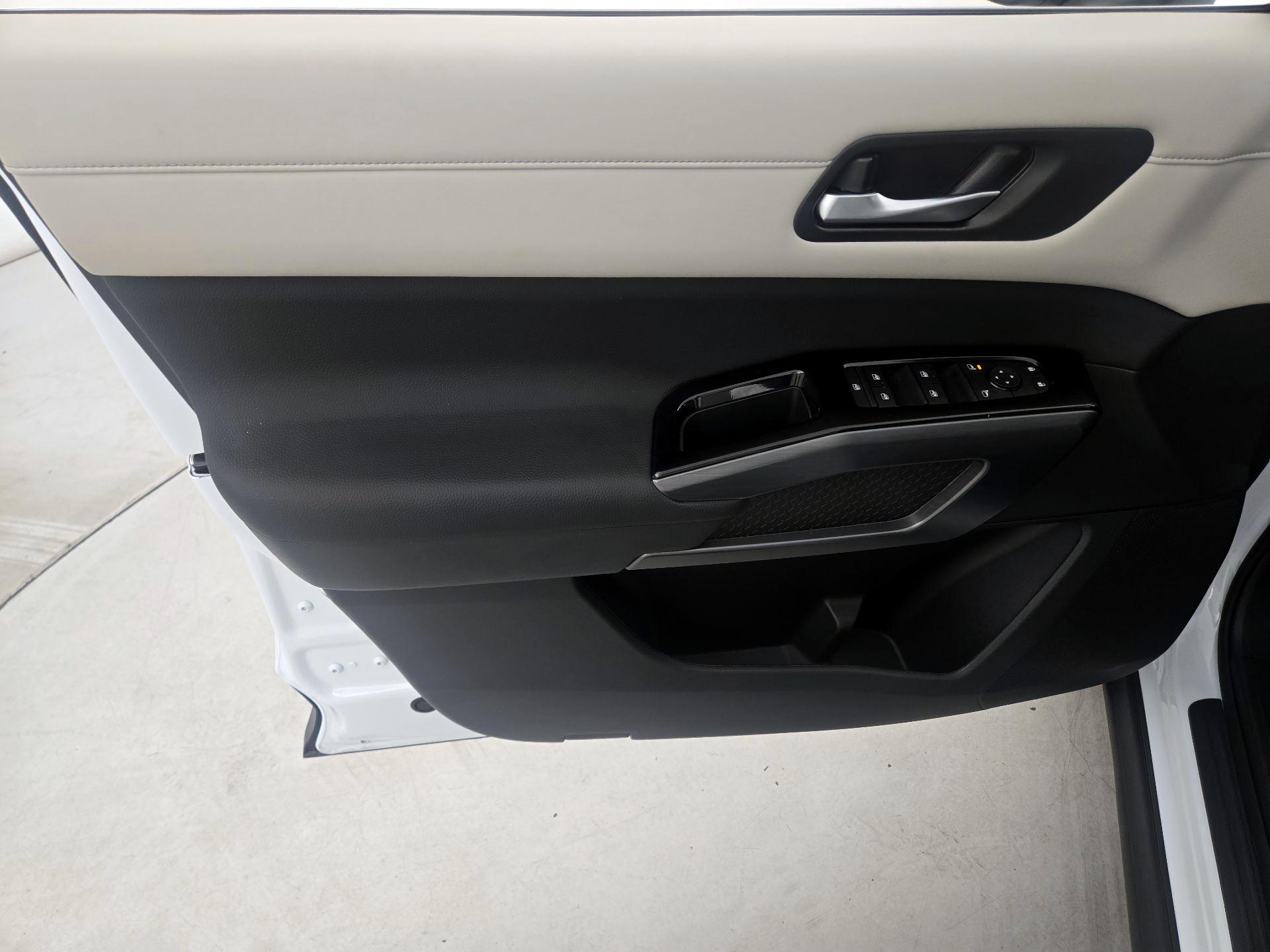 Thumbnail: 2025 Nissan Pathfinder - 12