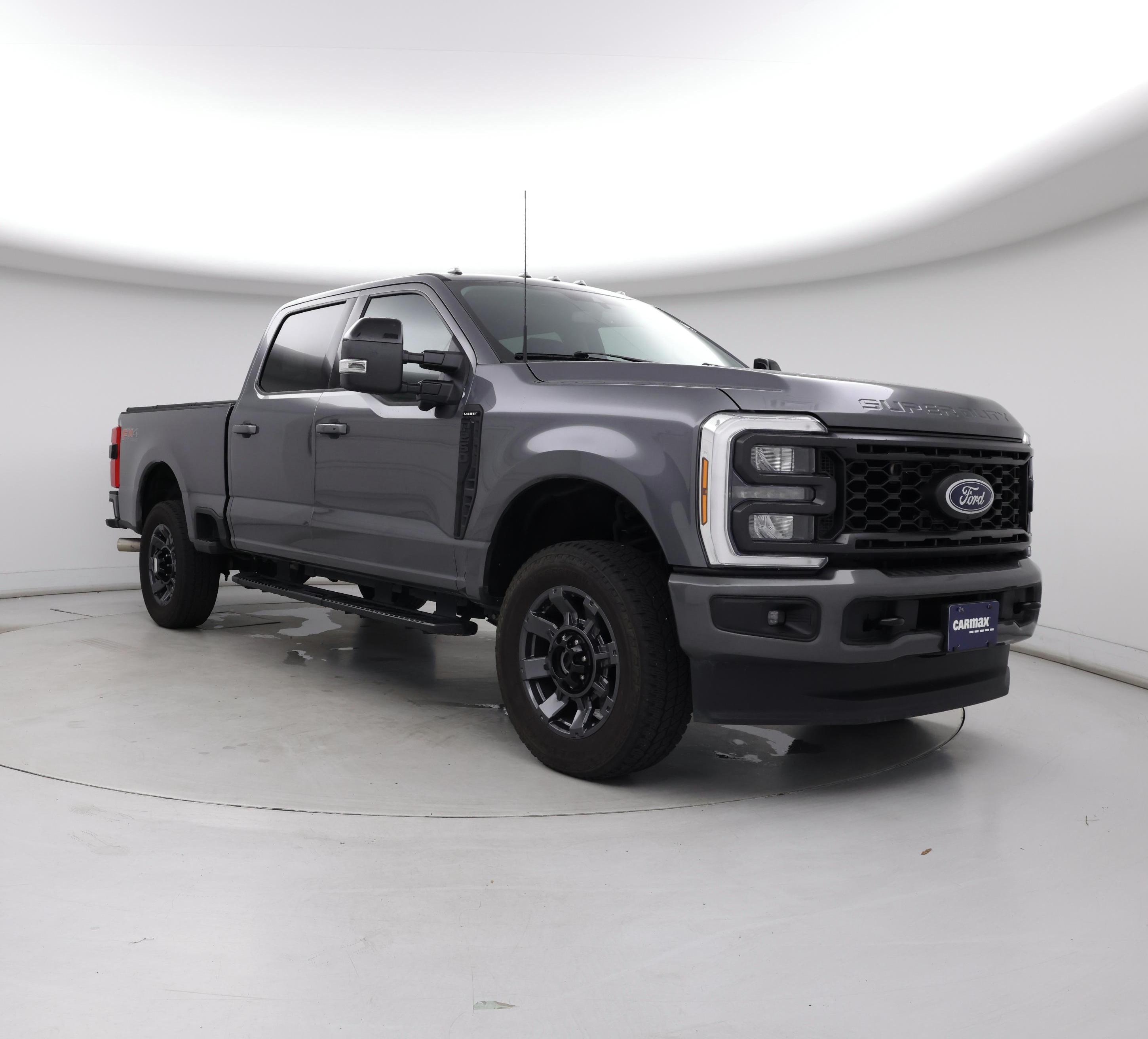 Gray 2024 Ford F-250 Super Duty Lariat Crew Cab 4WD Pickup Truck Four-Wheel Drive Automatic